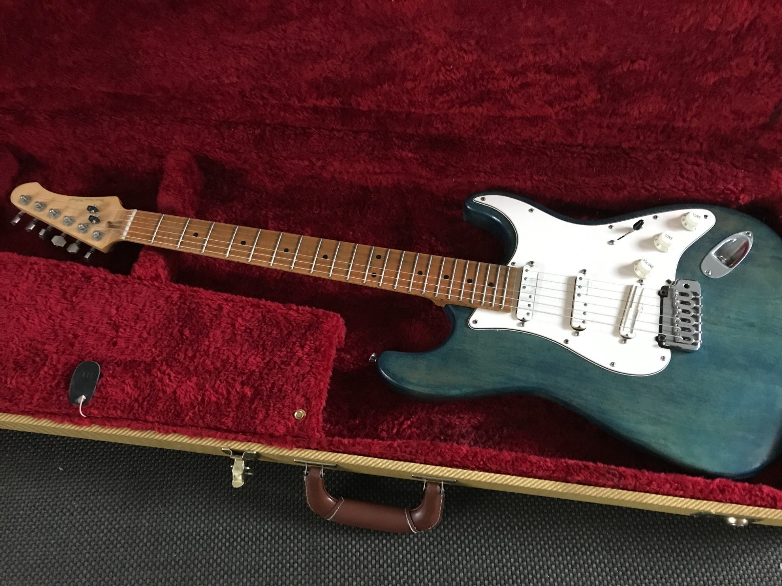 McNaught G-4 Tradition 2007 Handmade Boutique Strat – Nitro blue transparent