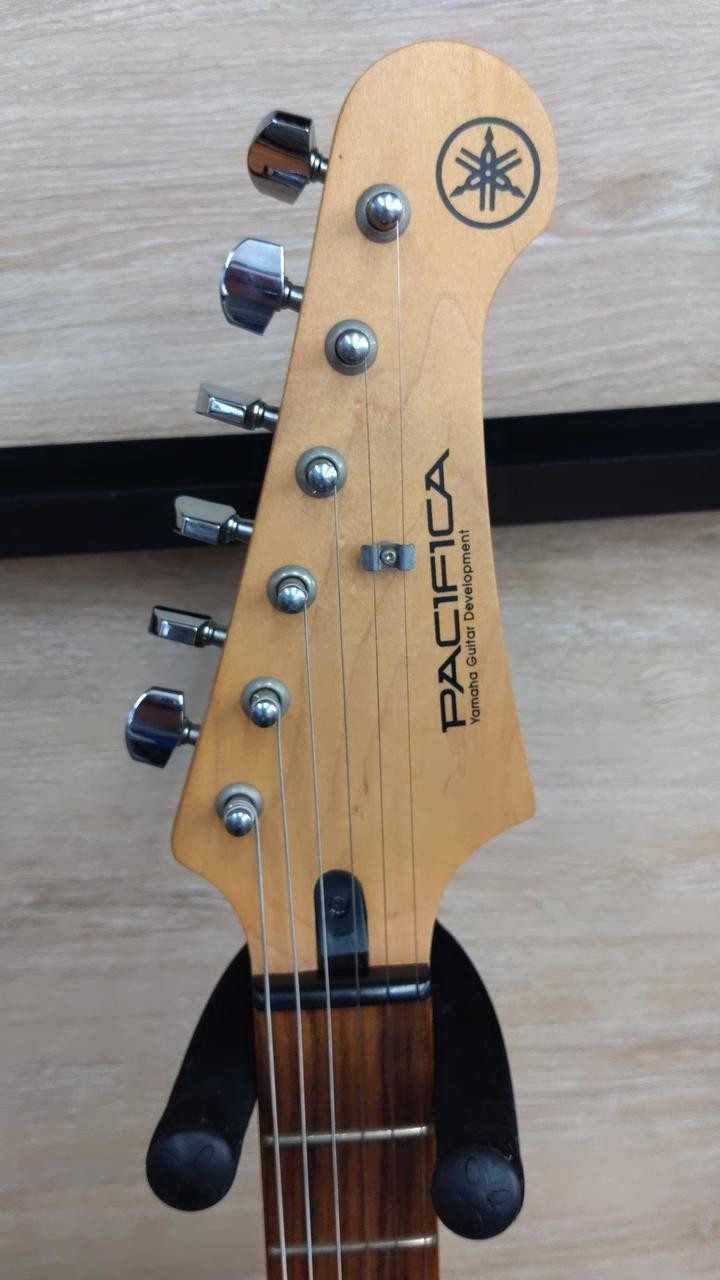 YAMAHA PAC012 Electric Guitar-29