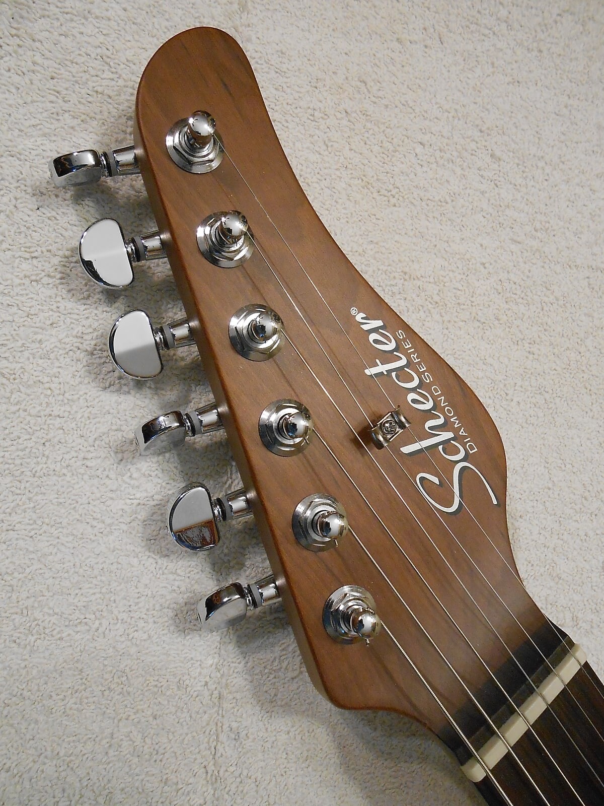 Schecter Jack Fowler Signature Traditional, Ivory, Gator ABS Deluxe Hard Case+