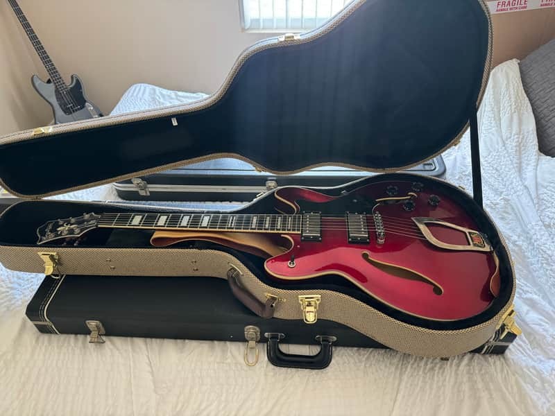 2009 Hagstrom Viking Deluxe, Red Sparkle w/Origanal Hard Case.