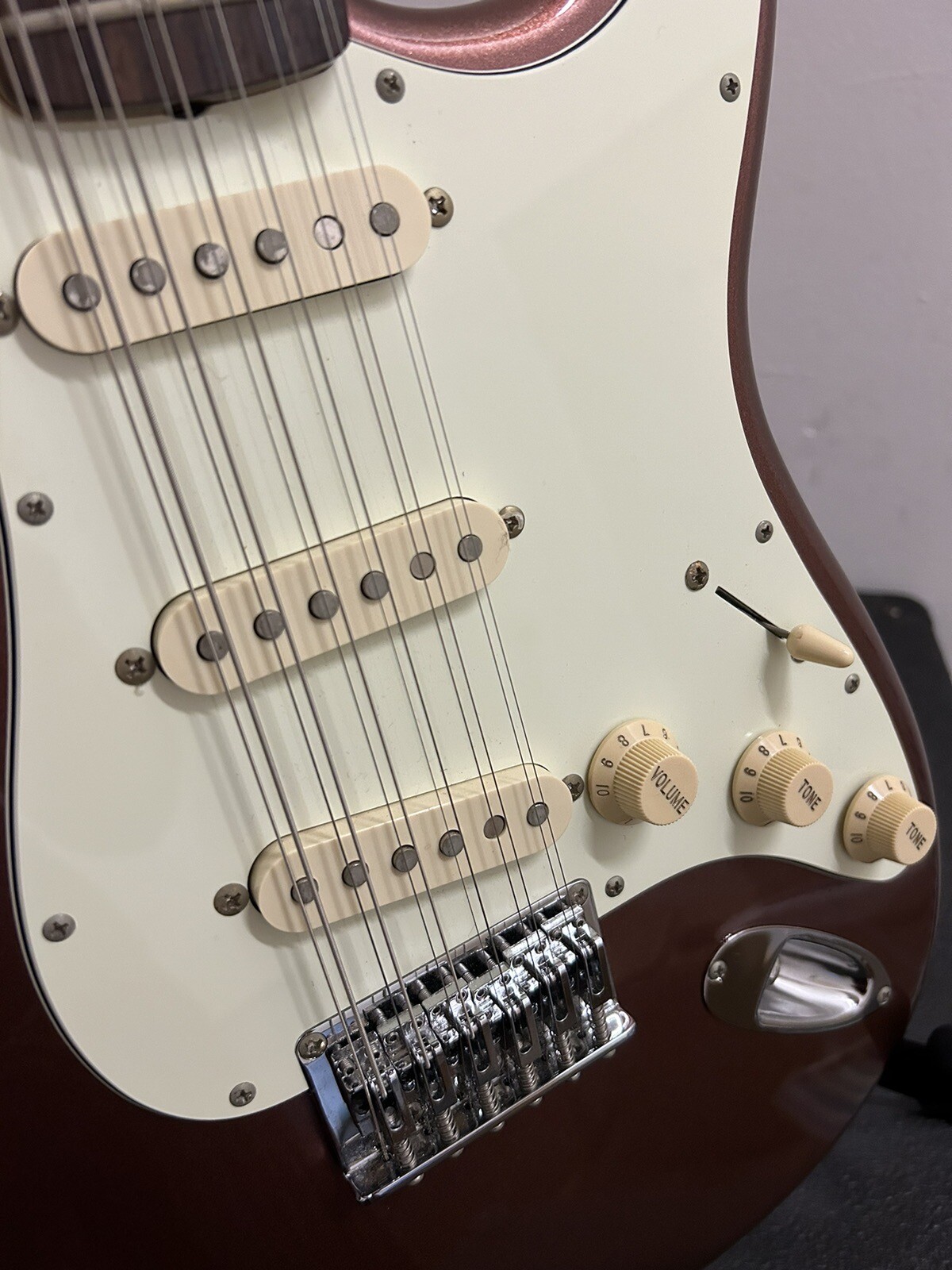 2003-2004 Fender Japan Stratocaster XII 12-String Electric Guitar Burgundy Mist