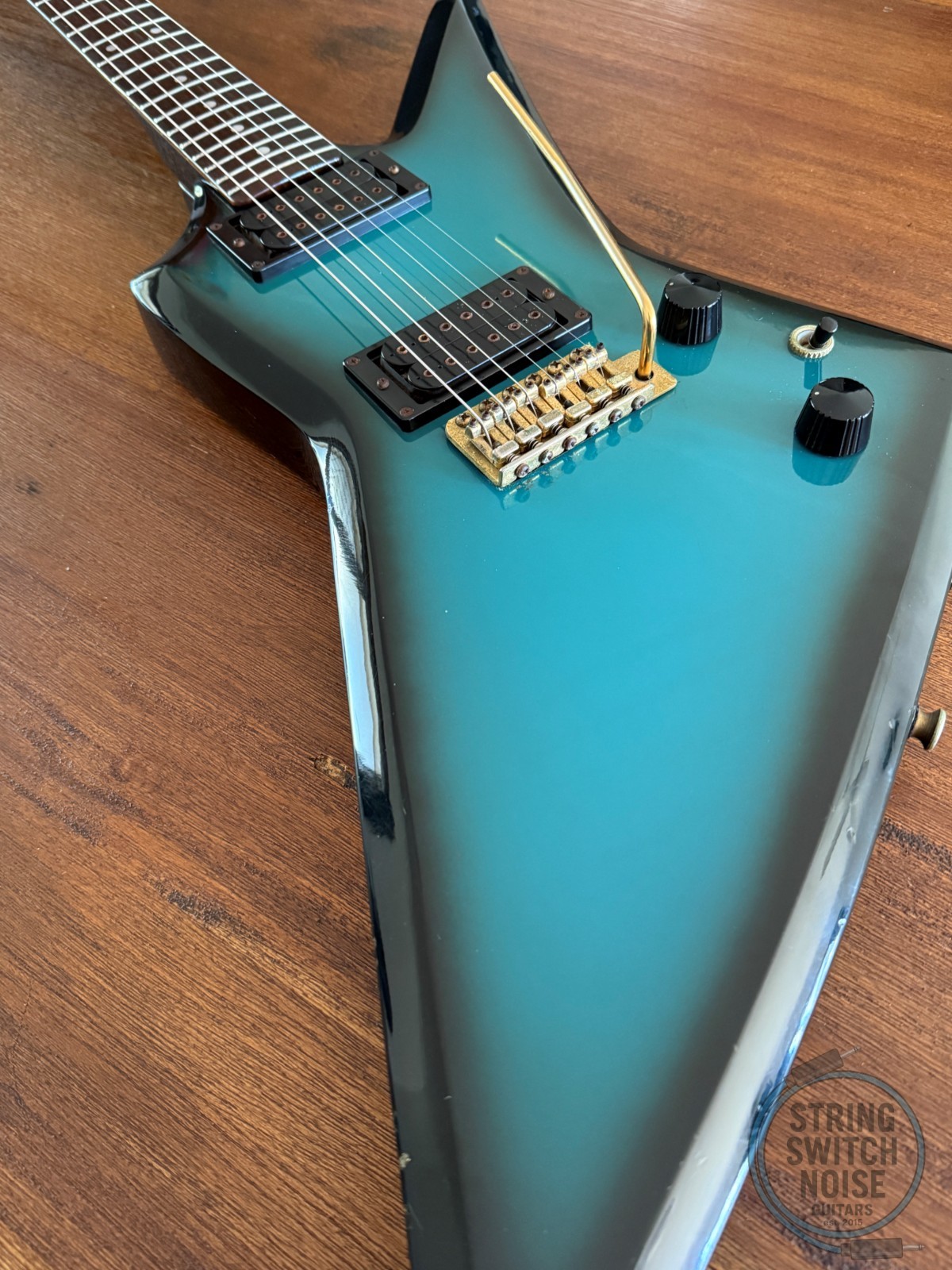 Aria Pro II, Explorer Guitar, ZZ Deluxe, Blue Black Burst, MIJ, 1983