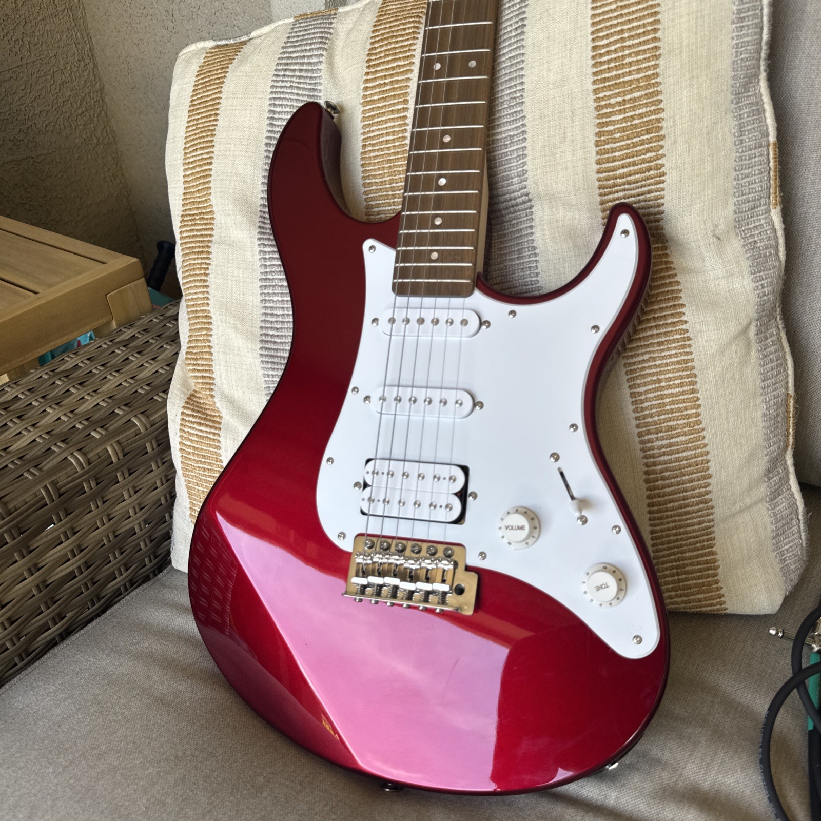 Excellent Yamaha PAC012 Pacifica 100 Series Electric Guitar, Metallic Red