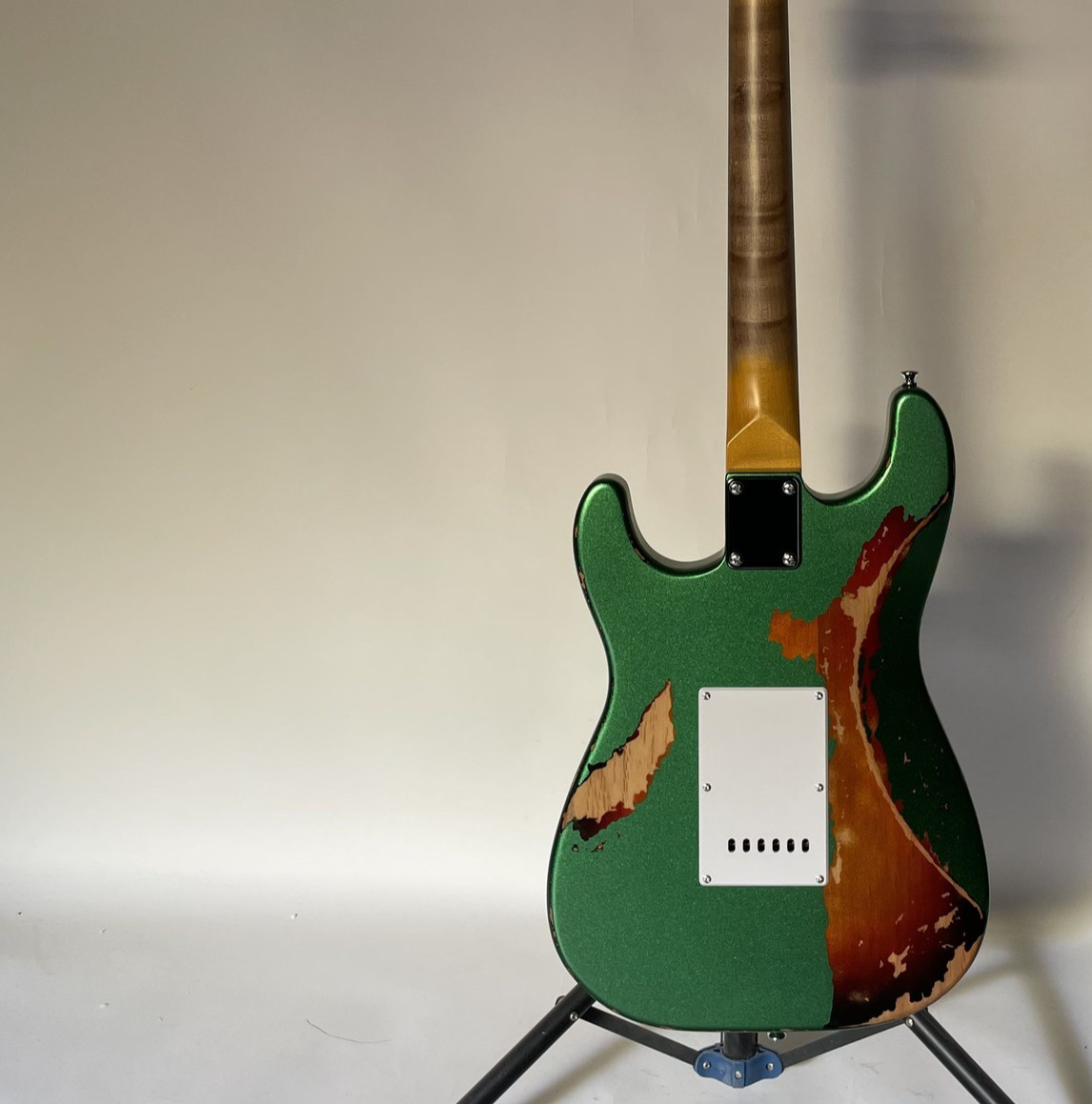 Aged Unbranded Electric Guitar Chrome part Rosewood Fingerboard with pickguard