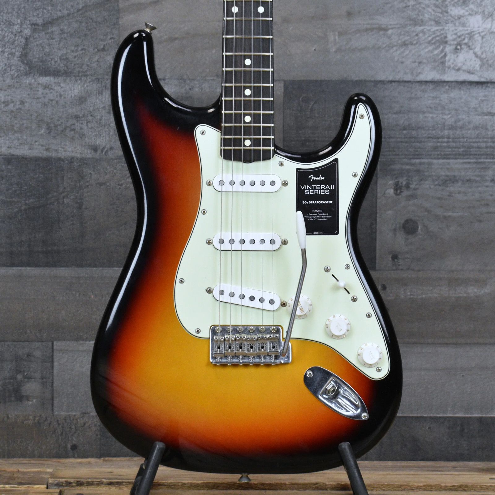 Fender Dealer Exclusive Vintera Road Worn ’60s Stratocaster 3-Color Sunburst