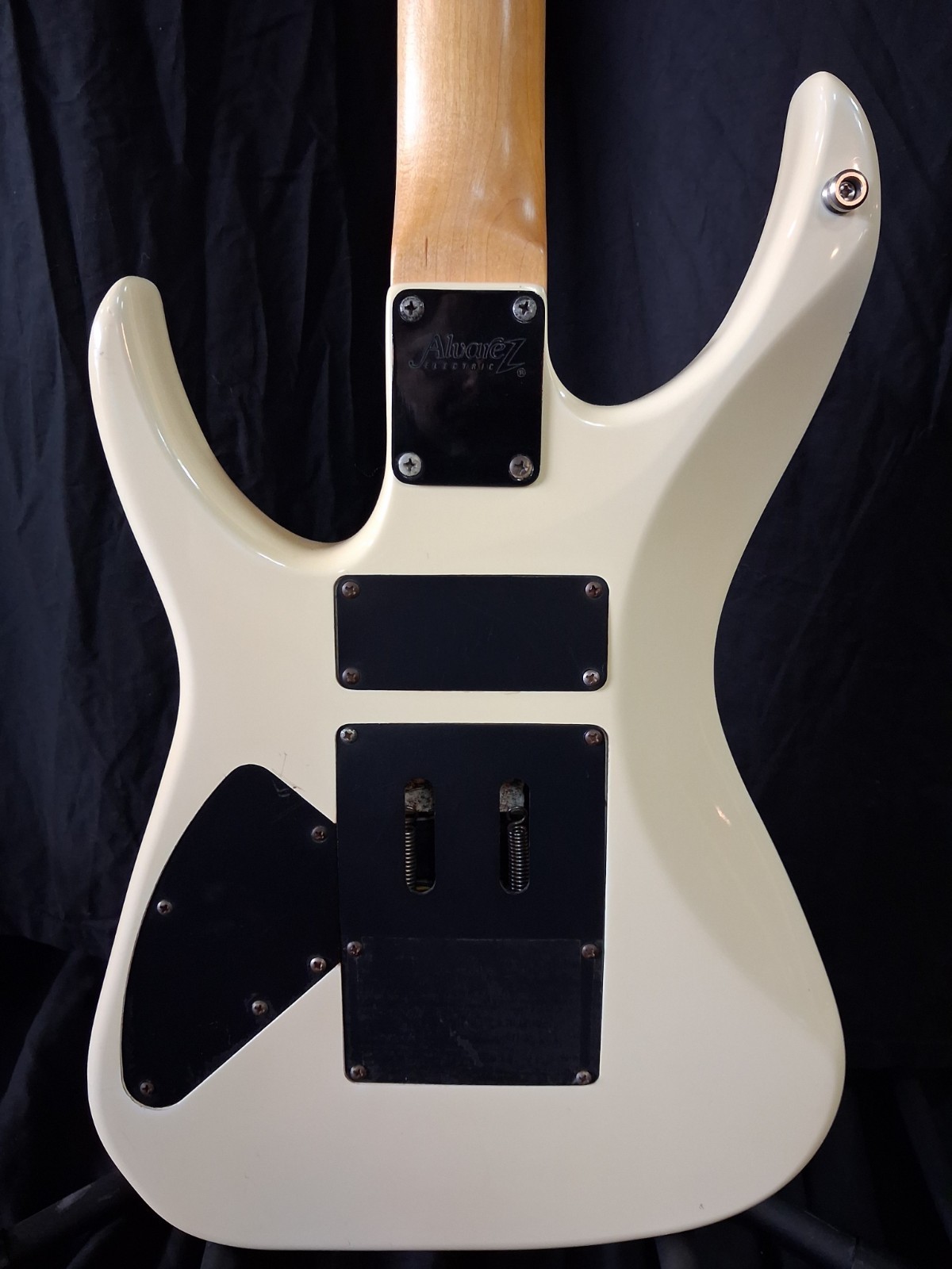 Alvarez Dana II Triple Force Cream/White W/Scoop Neck *** FREE SHIPPING ***