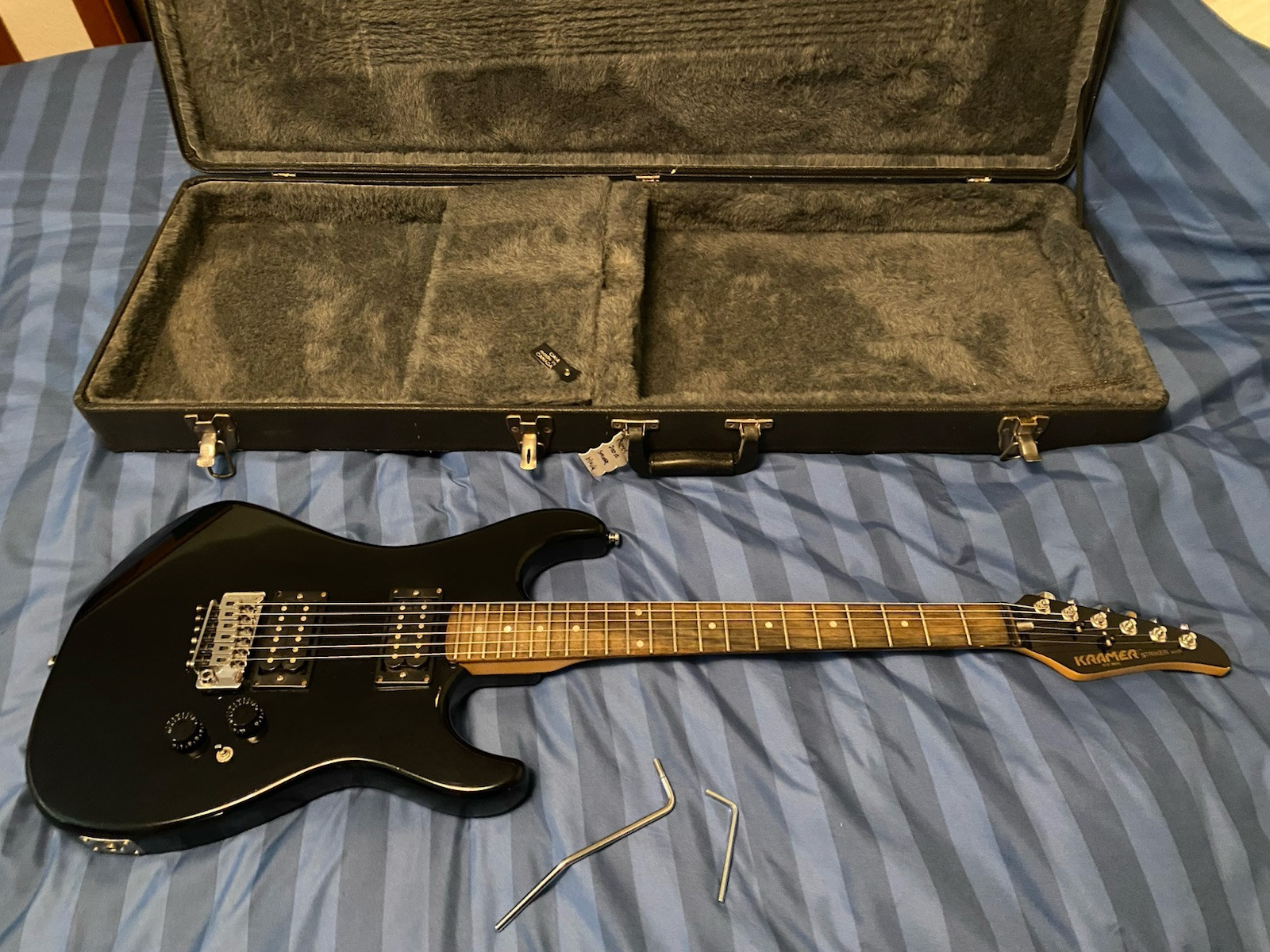 1985 KRAMER STRIKER ST200 BLACK W/ TCL Case