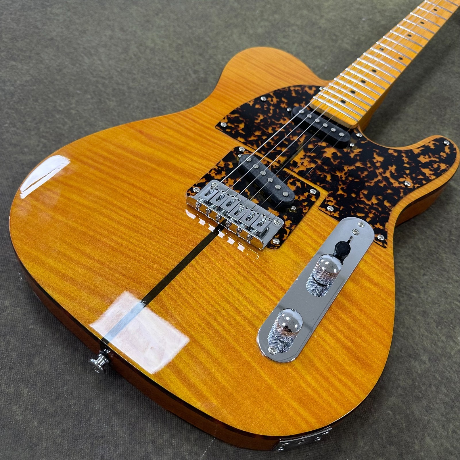 Anderson Mad Cat Amber Electric Guitar Fixed Bridge Maple Fingerboard