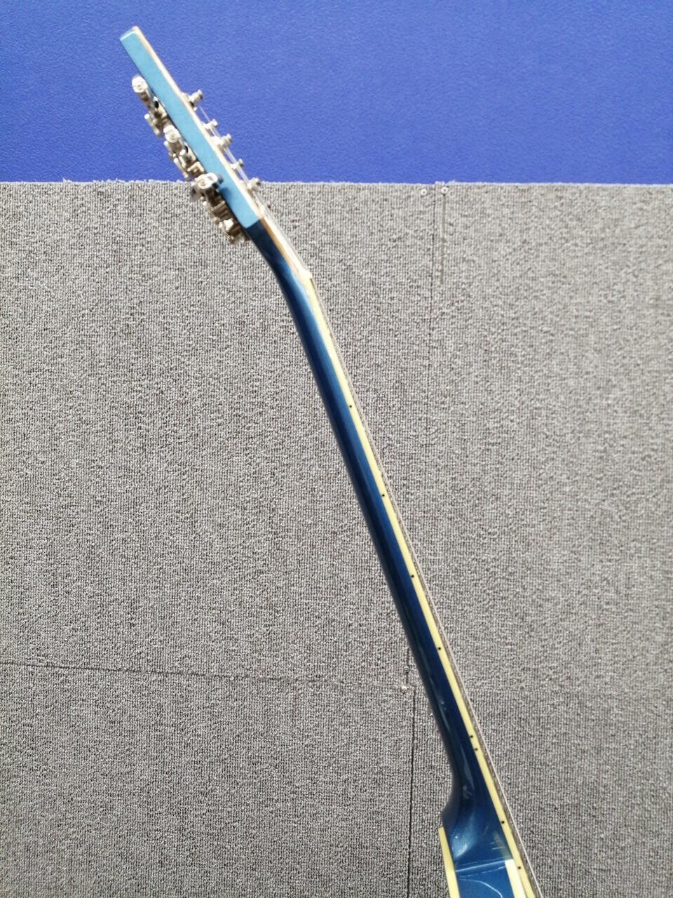 Duesenberg DTV-MC Mike Campbell Signature Metallic Blue with White Germany