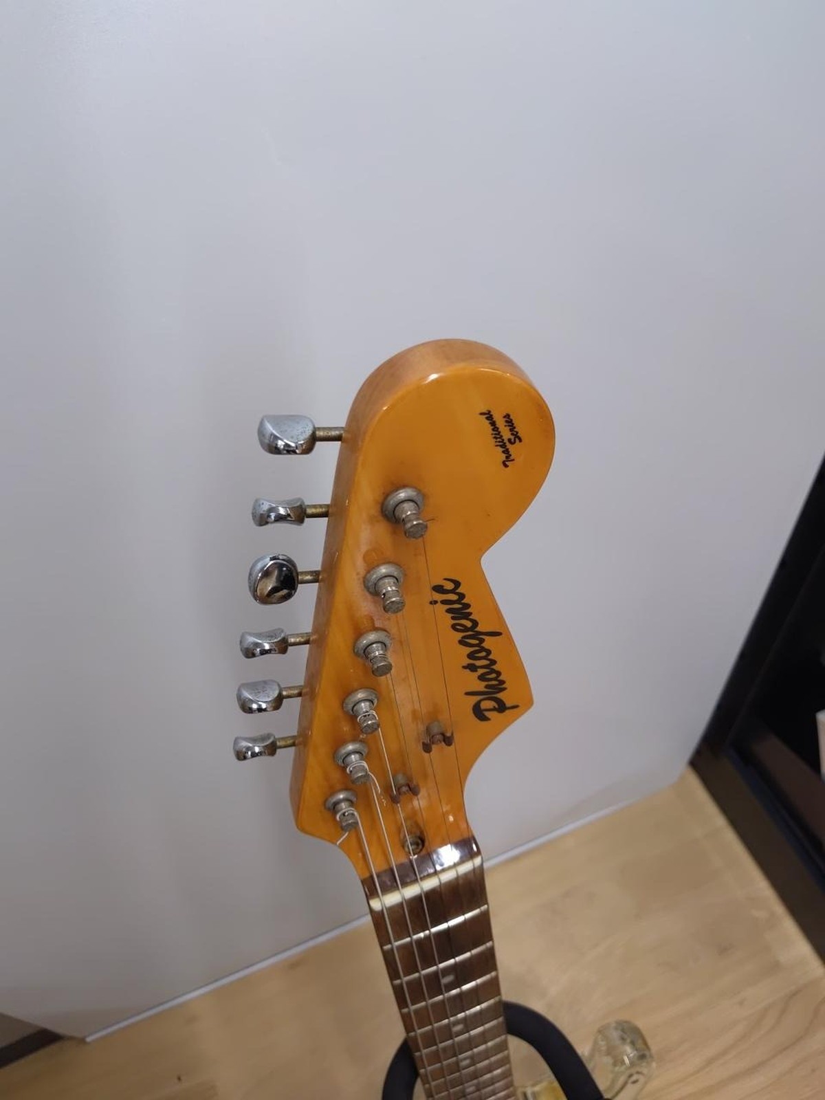 PHOTOGENIC ST Used Solid Wood body Engineering wood fingerboard w/Gig case