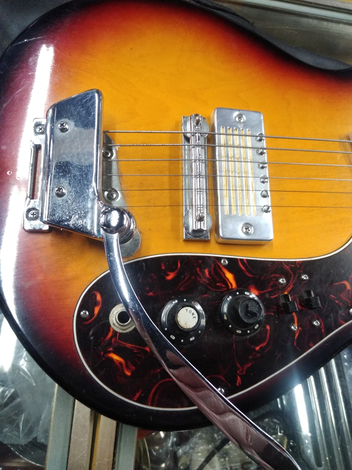 Vtg Prestige Electric 6 String Guitar w/Tremolo Arm Pick Guard Steel Reinforced