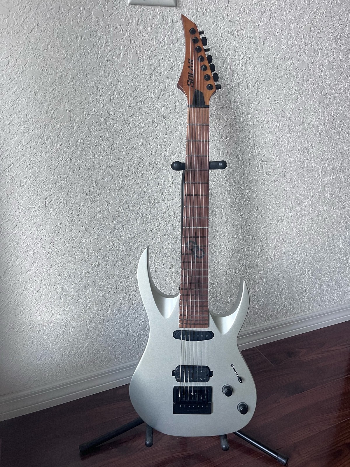 Solar AB1.7S Guitar – 7 String – Evertune + Seymour Duncan Alpha Omega w/Case