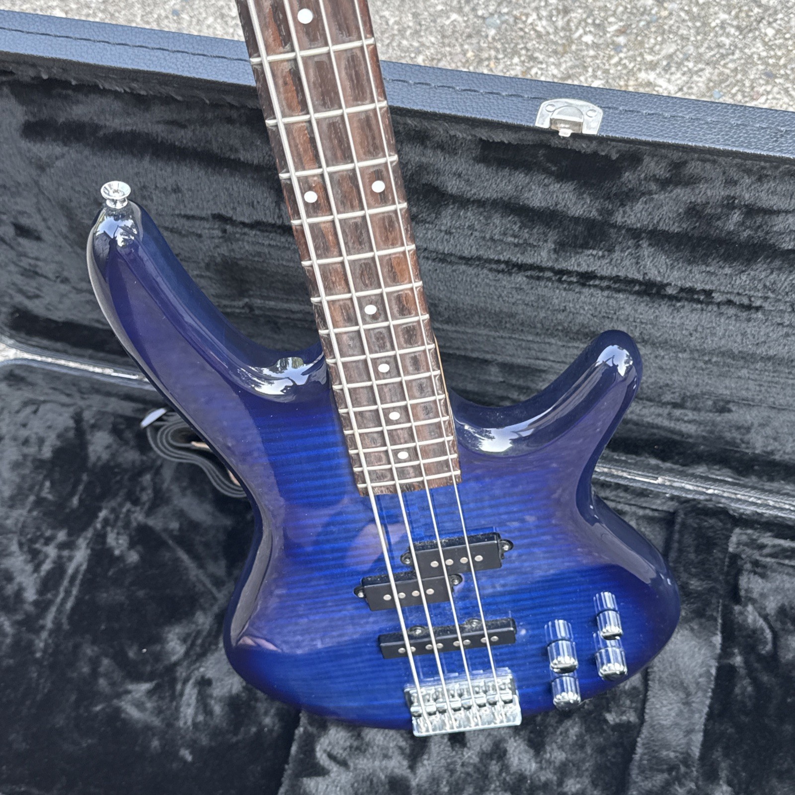 ibanez electric guitar With Road Runner Hard Case