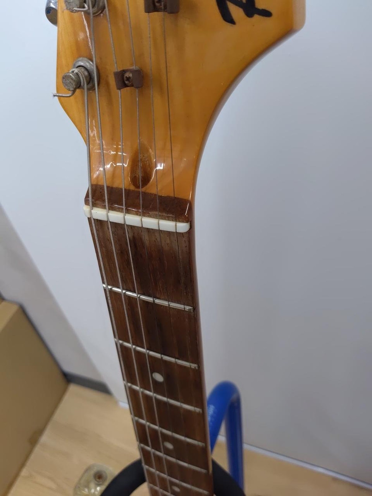 PHOTOGENIC ST Used Solid Wood body Engineering wood fingerboard w/Gig case