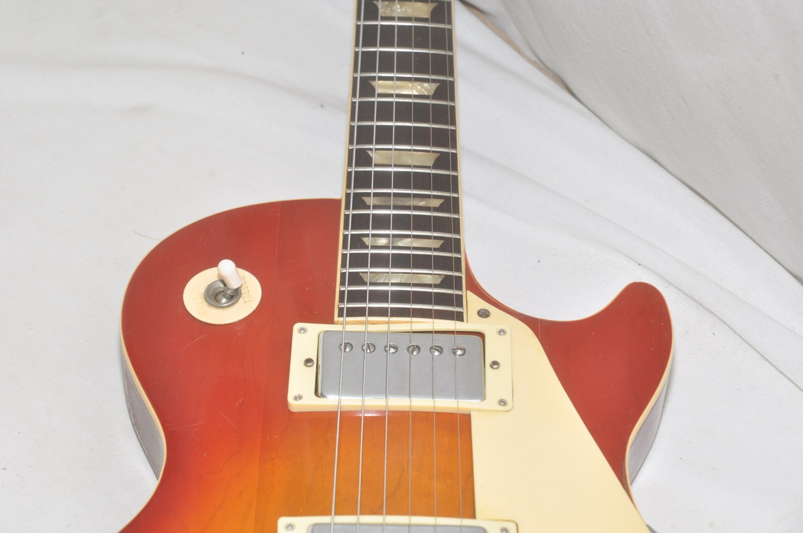 Bunny lespaul Model FERNANDES FLG-70 1977 Electric guitar RefNo 7683
