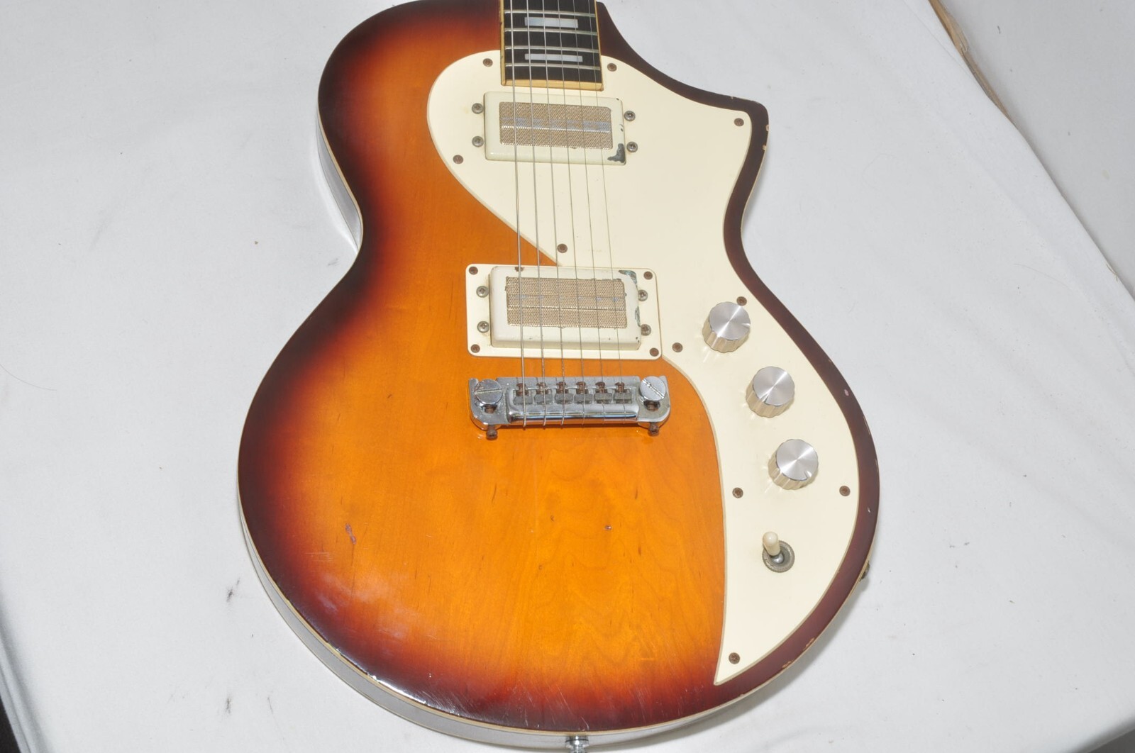 Guyatone Marroly with case 6J0929C-G2 Electric Guitar RefNo 6536