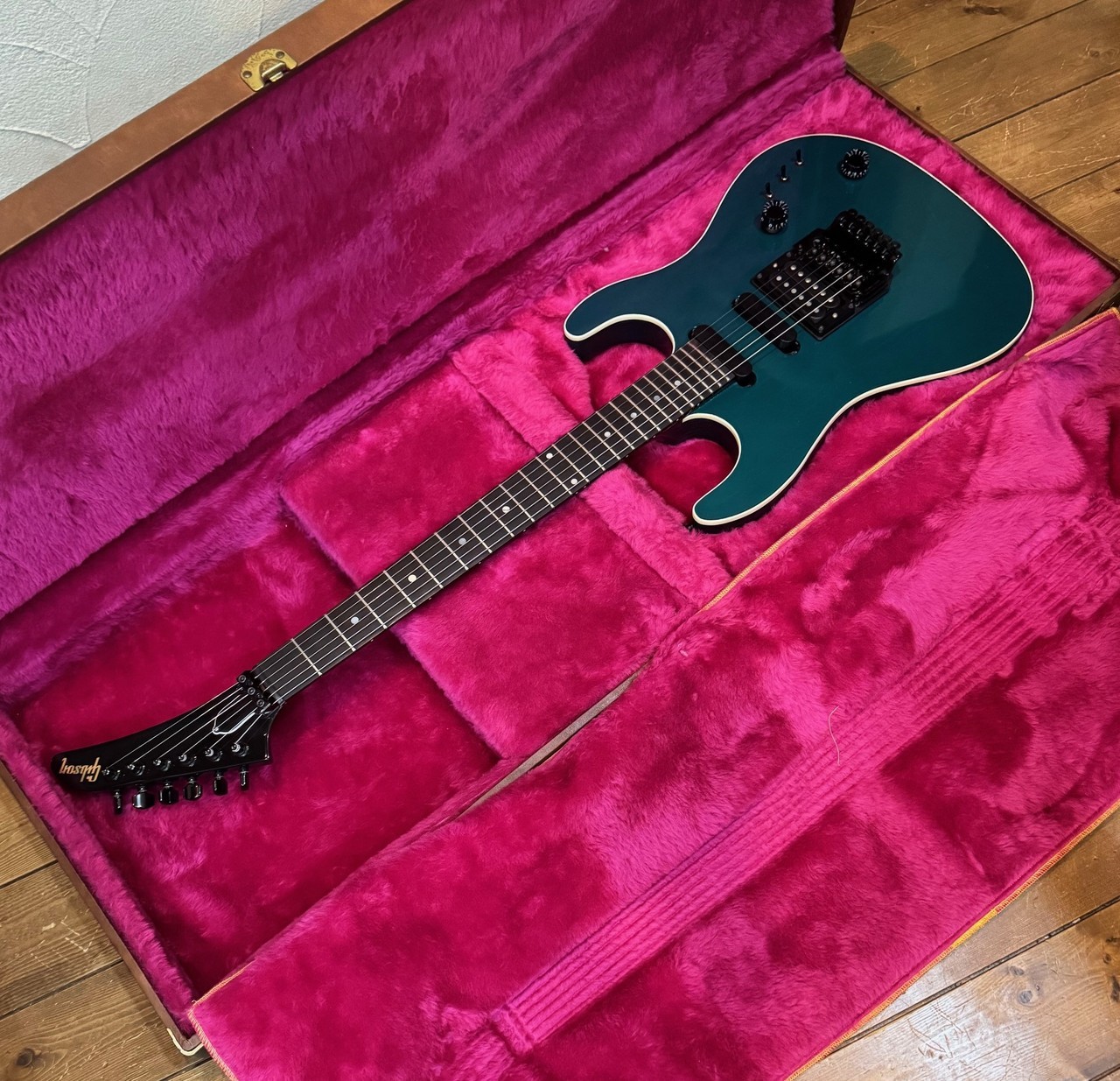 Gibson 1988 Gibson U2 Emerald Green Metallic Used Electric Guitar 1988