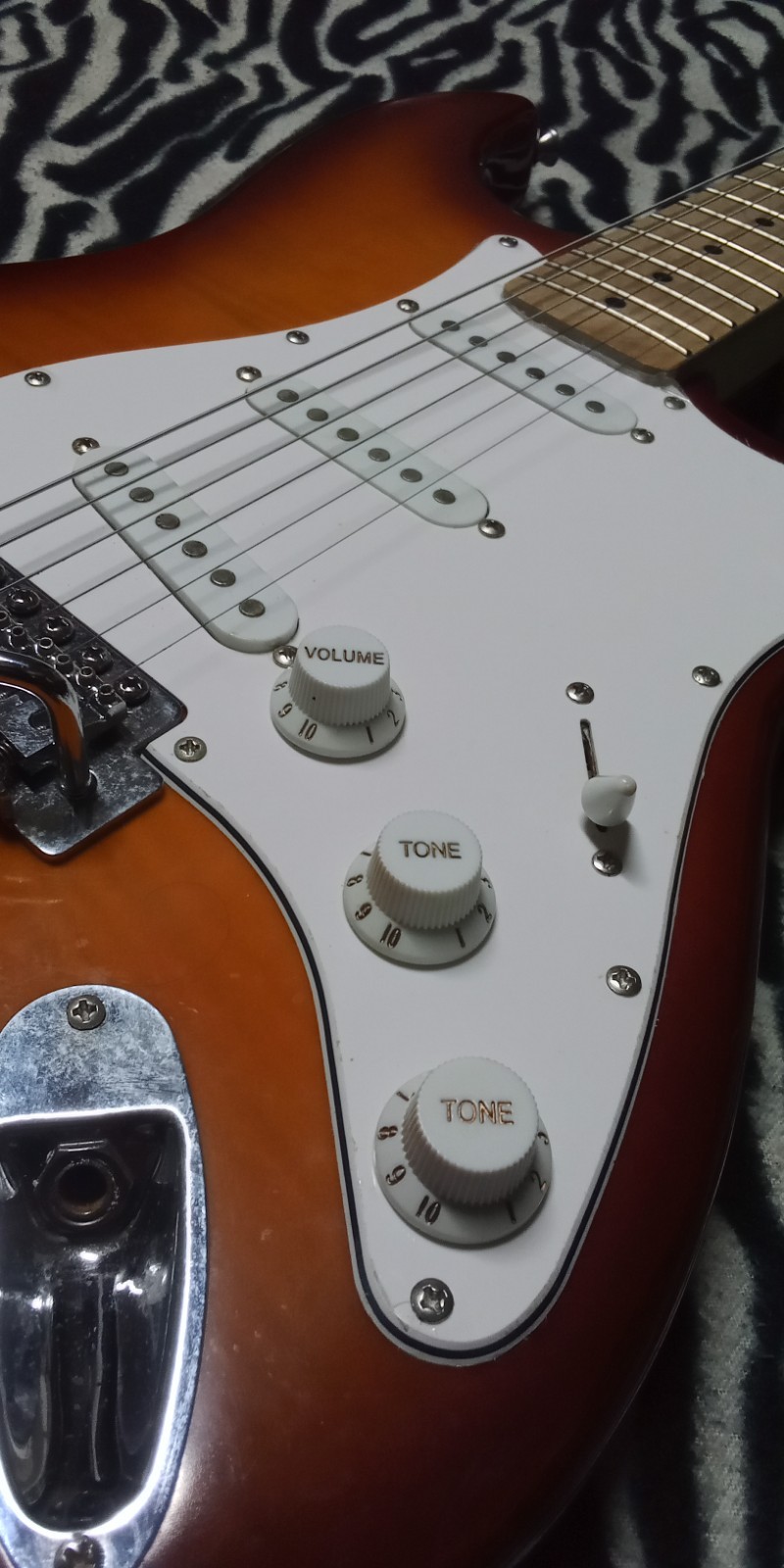 Cozart Custom Hand Made Series Electric Guitar With a 2 Tone Sunburst Finish