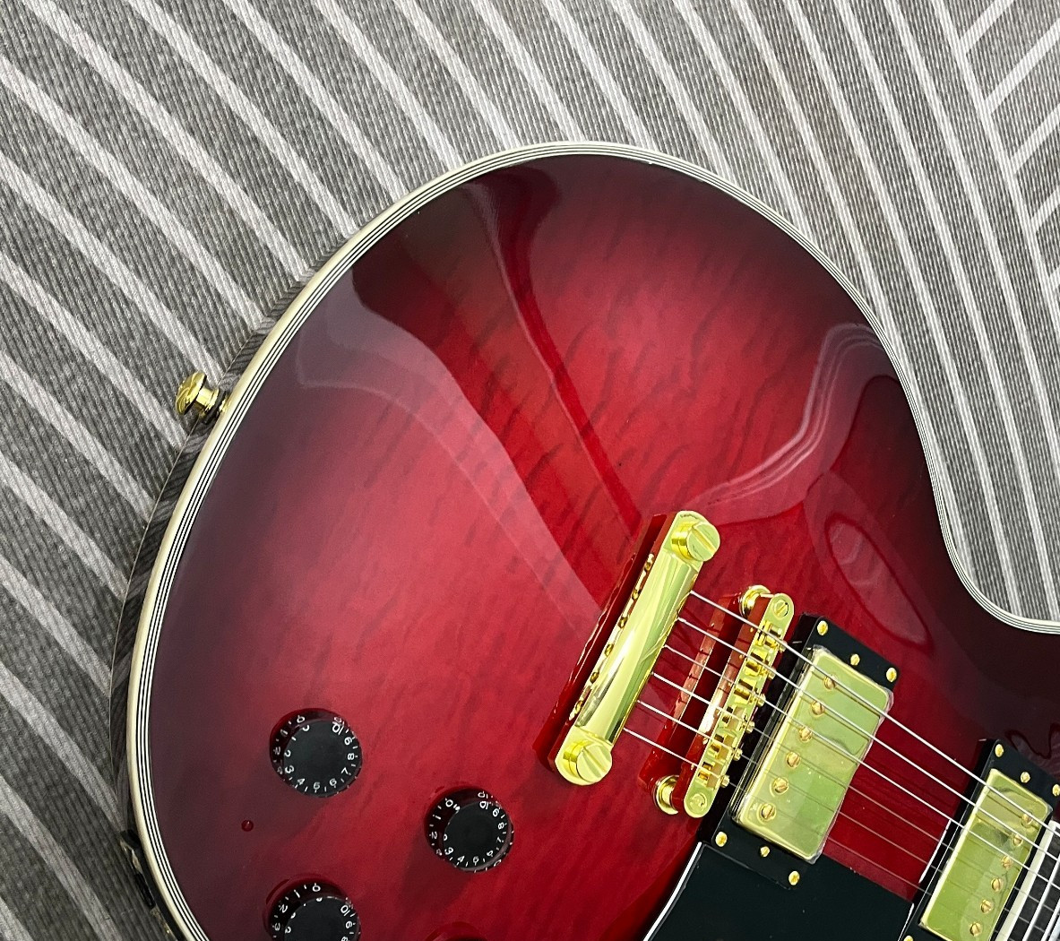 Classic Wine Red lp electric guitar Exquisite Flame Maple Veneer H-H pickup