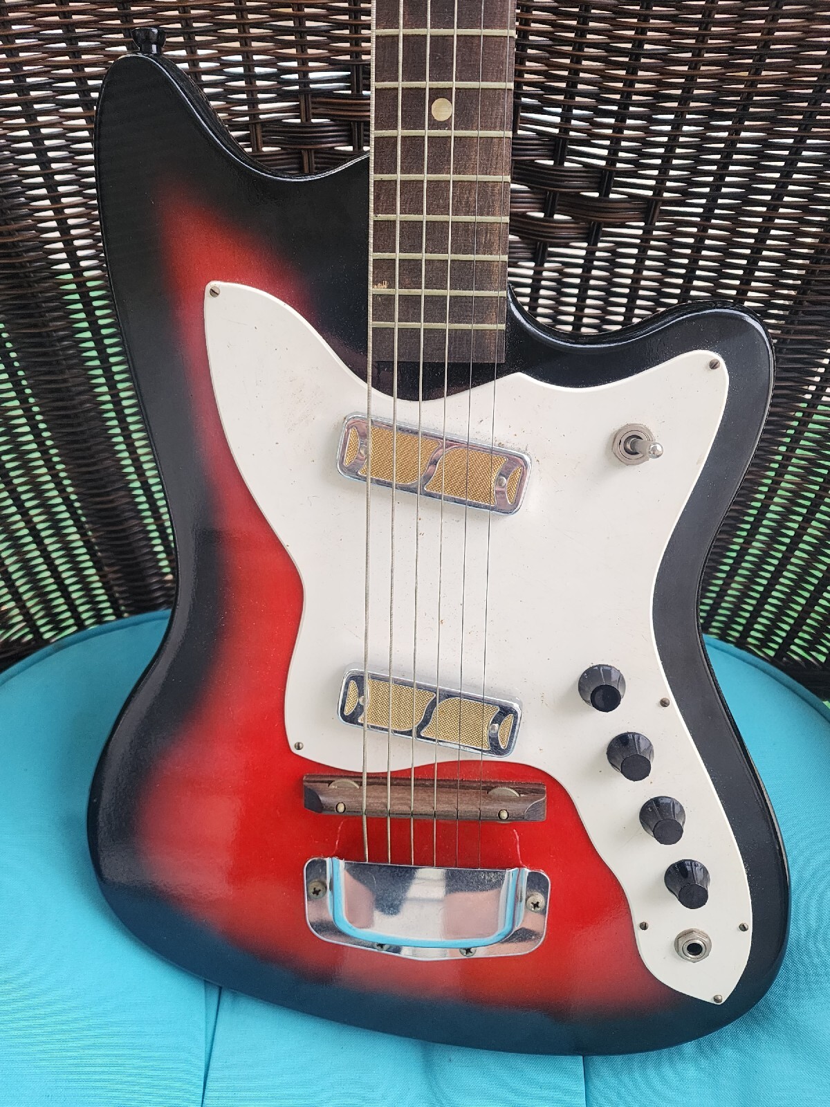 1967 Harmony Silhouette H15 Holiday-Branded Vintage Electric Guitar, Gold Foils