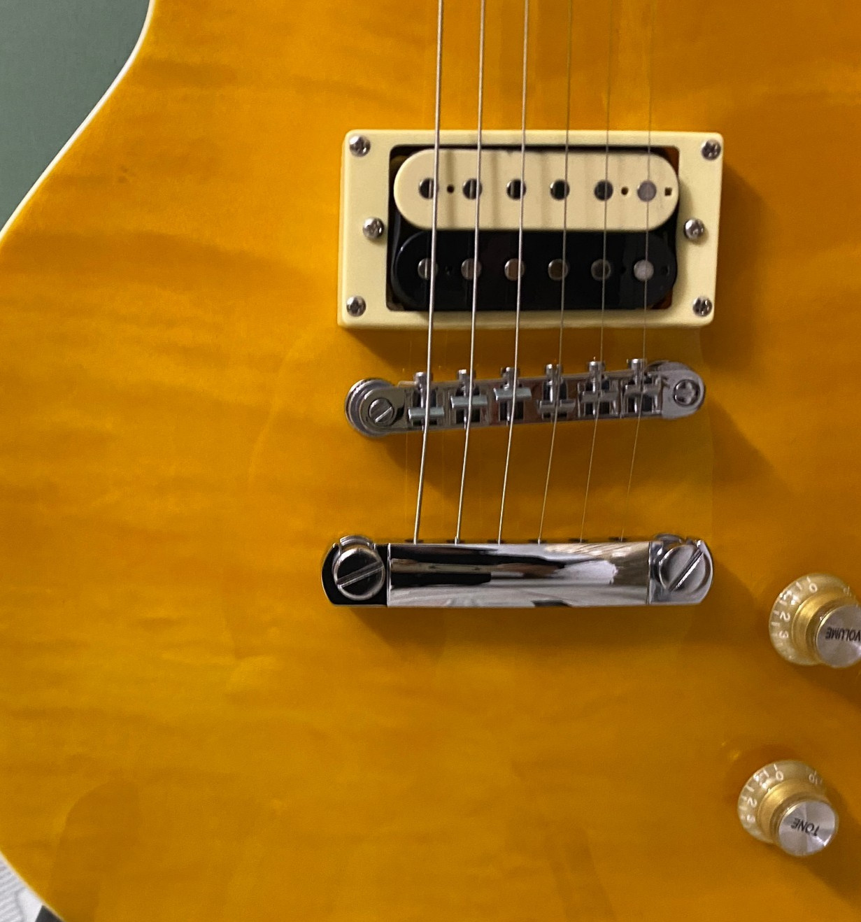 Solid Mahogany Electric Guitar Gloss Lemon Burst Flame Maple Top Zebra pickup