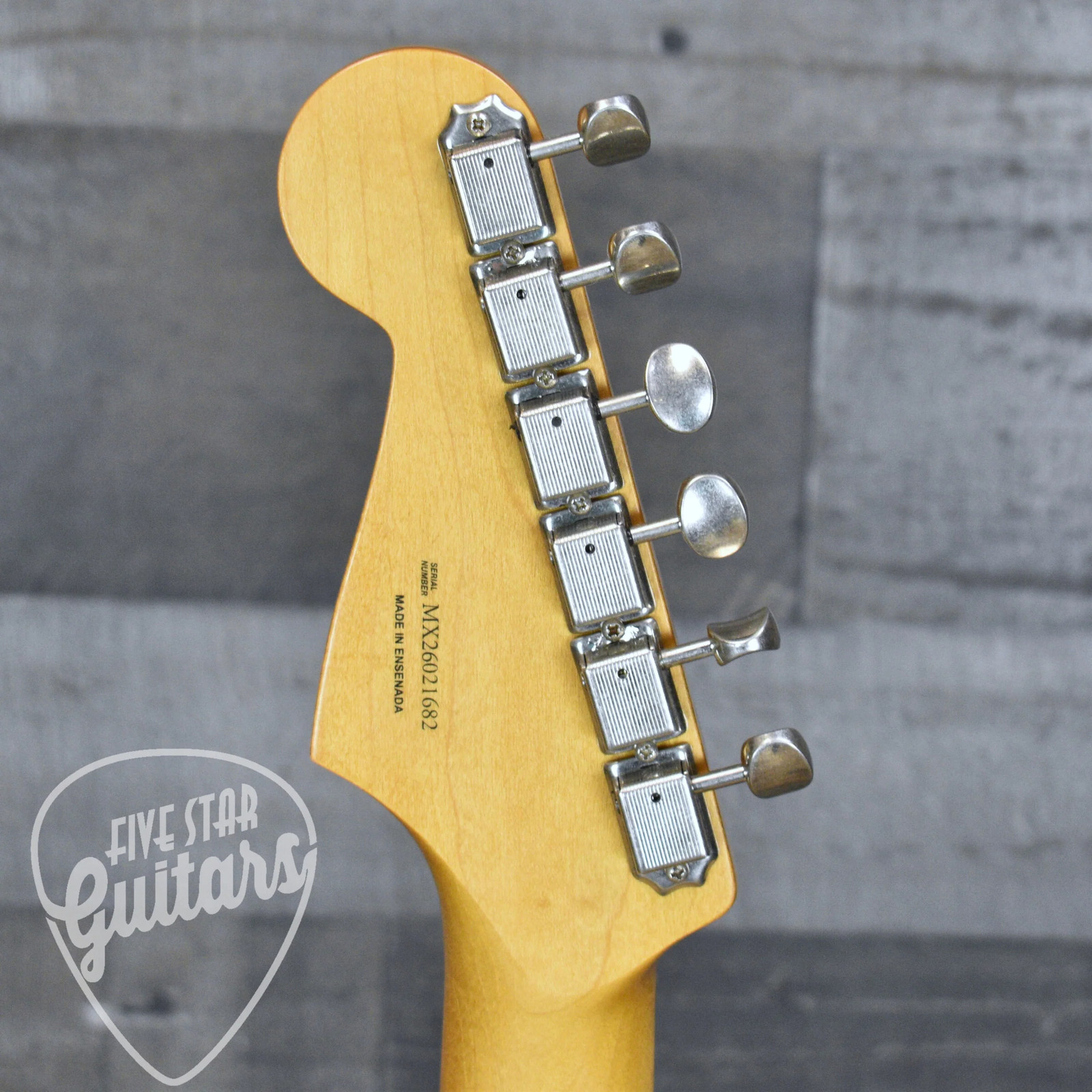 Fender Dealer Exclusive Vintera Road Worn ’60s Stratocaster 3-Color Sunburst