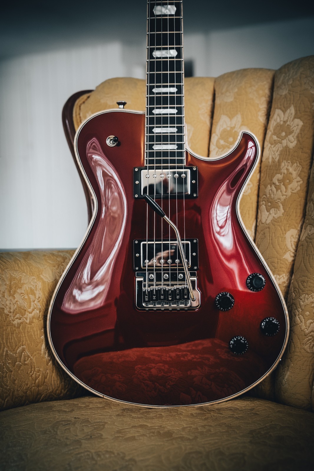 Knaggs Kenai Trem/Octane Red Metallic/Full Maple Binding
