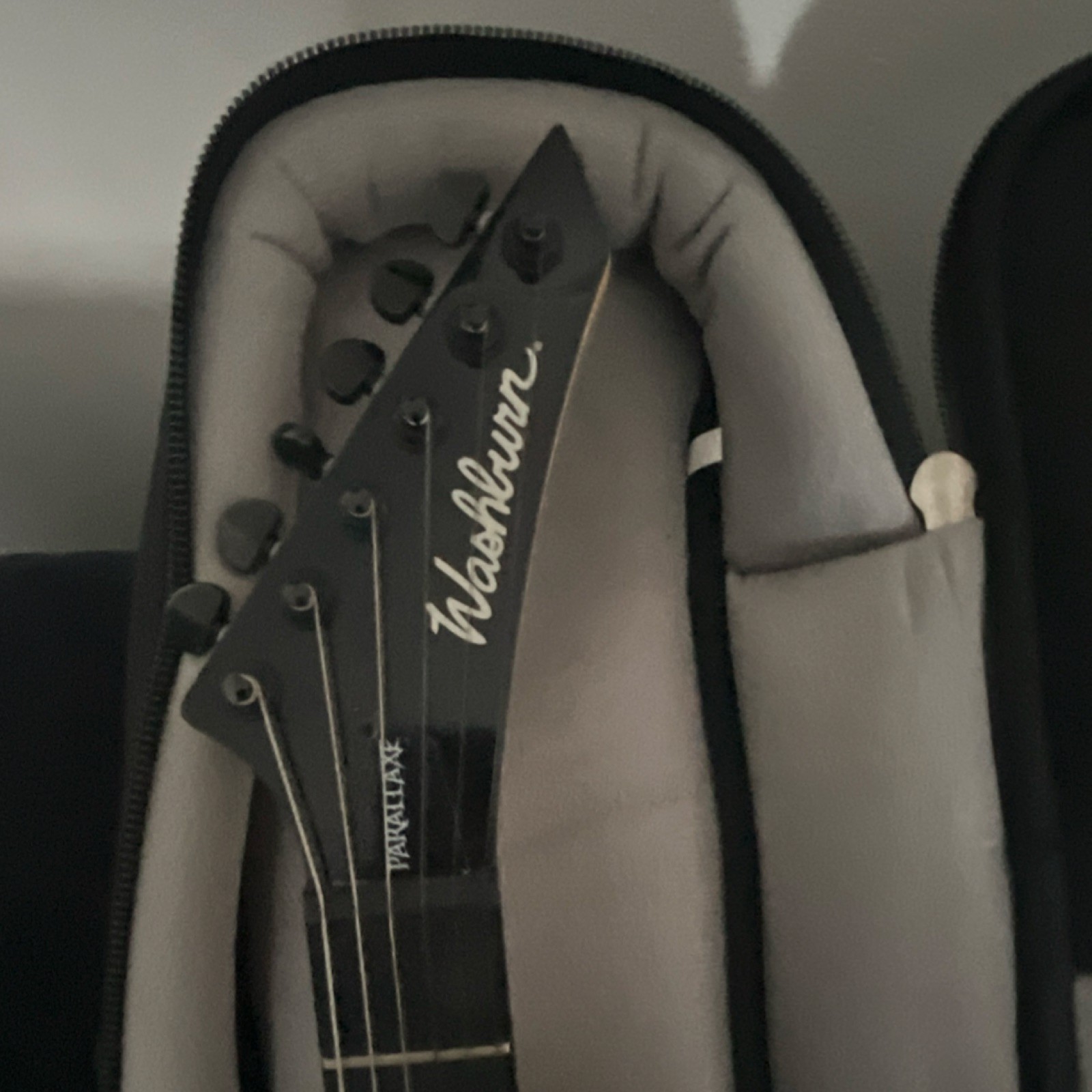 Washburn Parallaxe Electric Guitar Black Right-Handed w/ Gig Bag Amplifier Strap