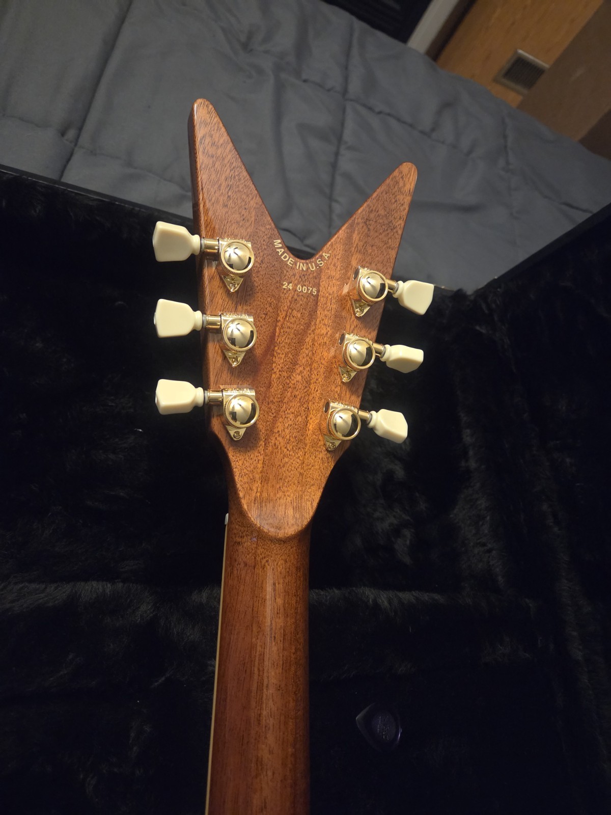 Dean USA Vengeance Pickguard Natural Mahogany Electric Guitar with case
