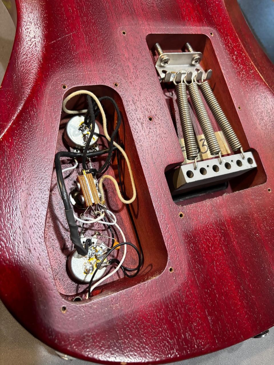 Pre-owned GJ2 Arete 3-Star Oxblood w/case