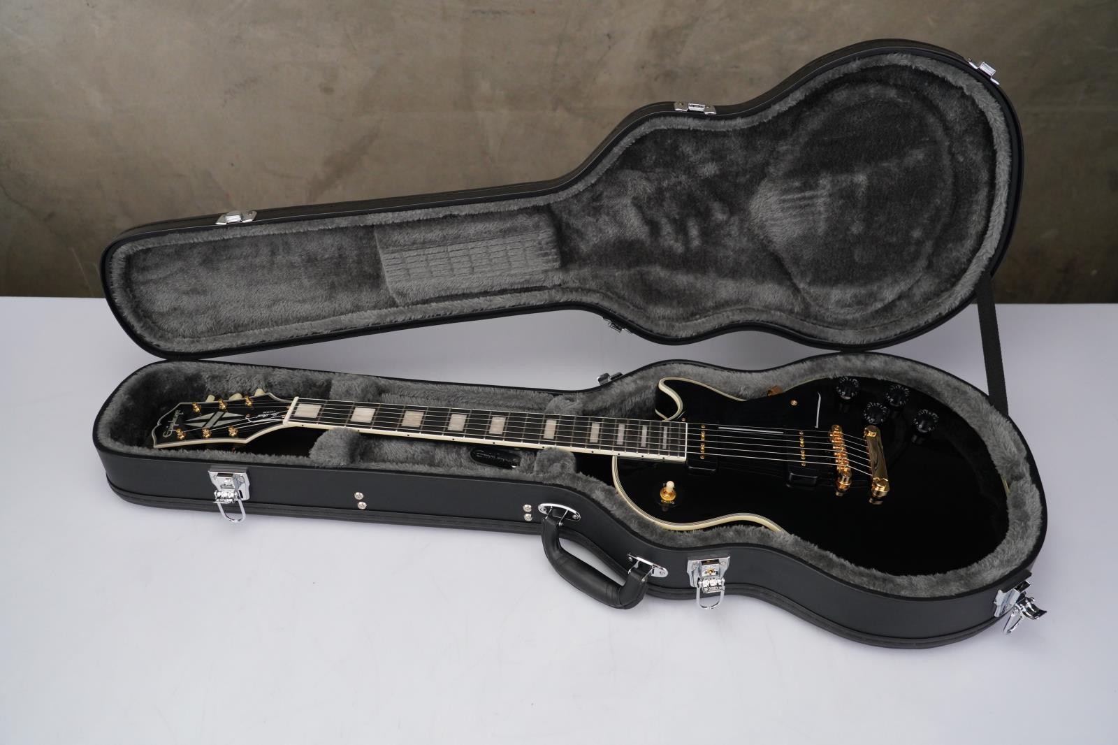 Epiphone Les Paul Custom Black w/ P90s Guitar Center w/ Case & Gig Bag #59252