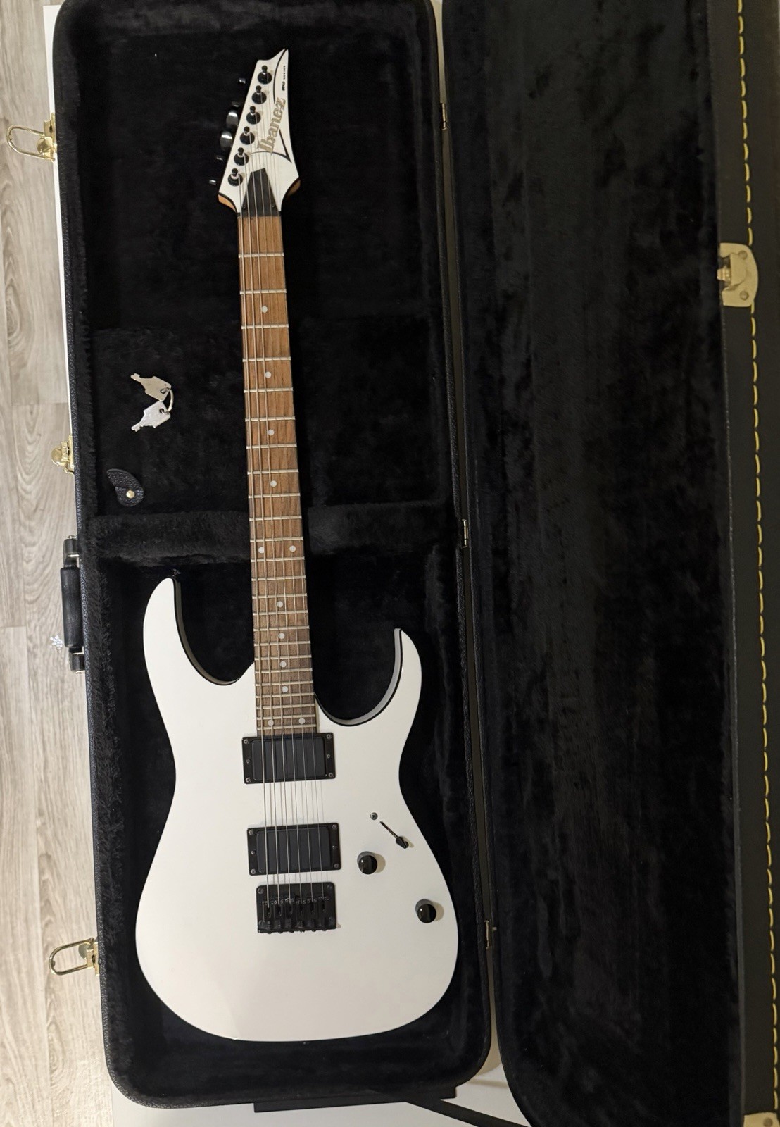 Ibanez RGEX2 with Fitted Hard-Case. Keys Included