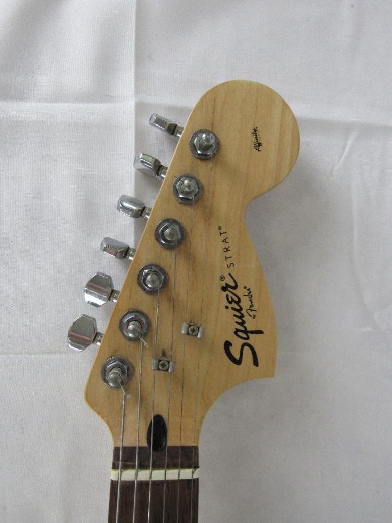Fender Squier Stratocaster Affinity (Indonesia) Blue Electric Guitar W-Gig Bag