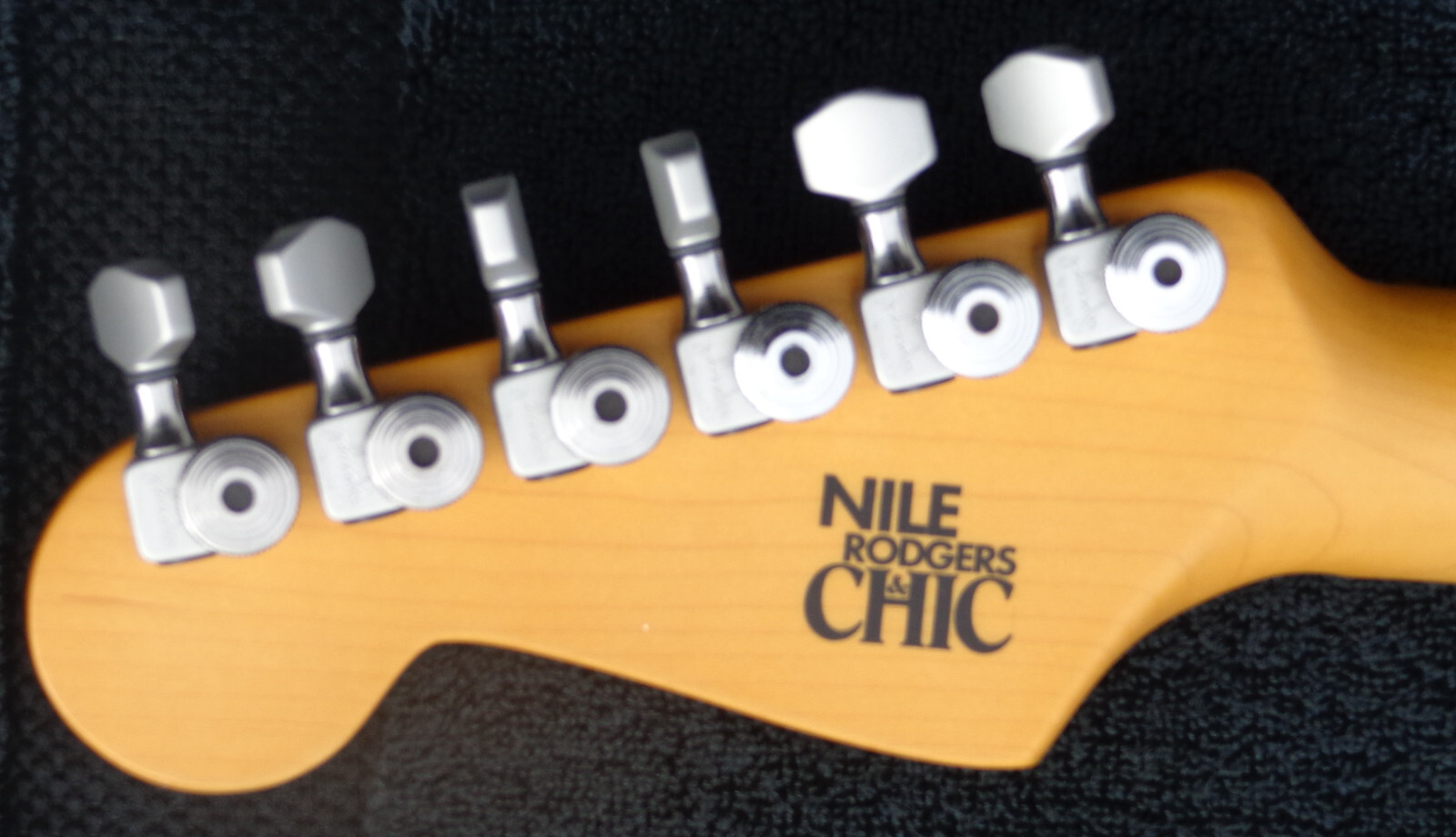 Fender Nile Rodgers Hitmaker Stratocaster Maple Fingerboard Guitar Olympic White
