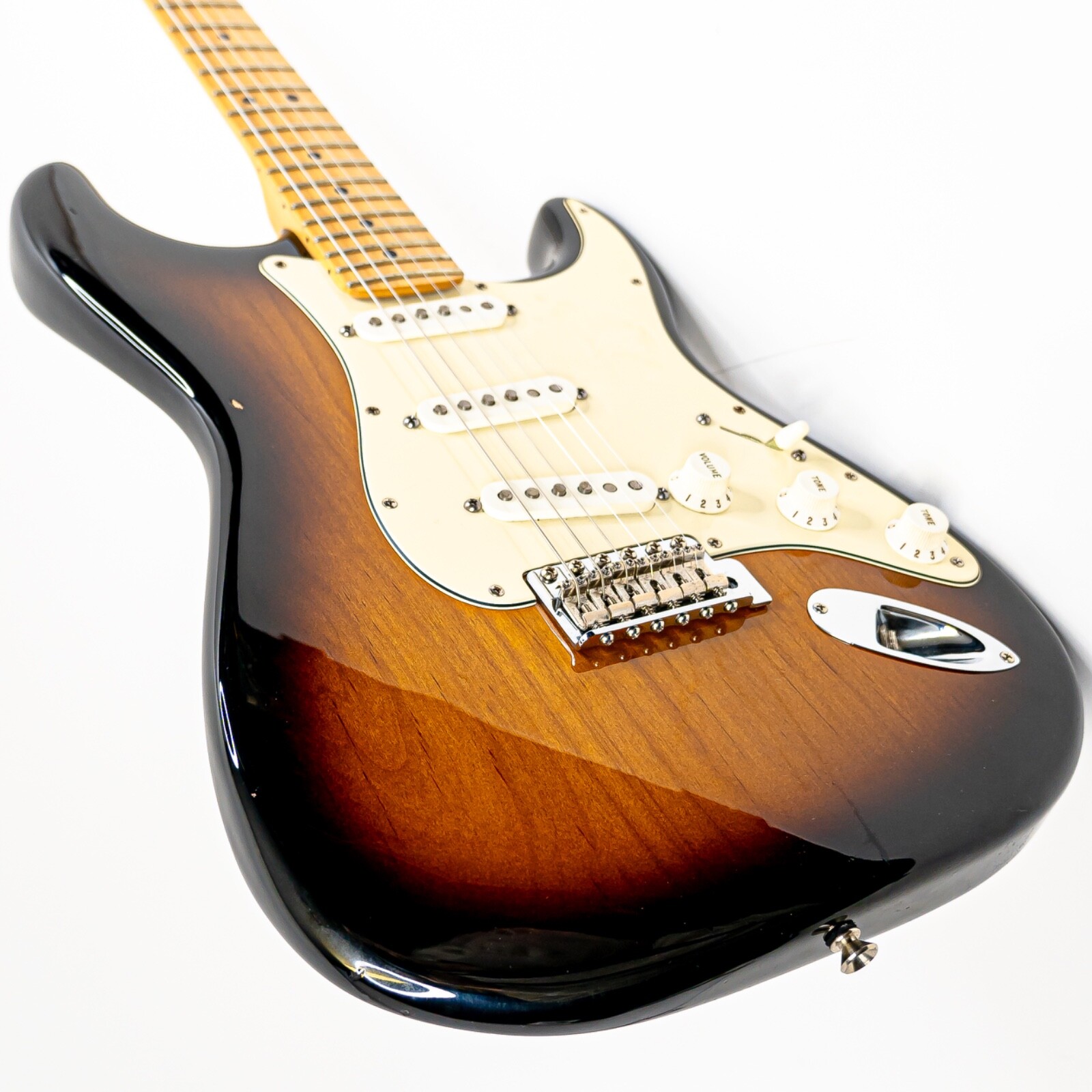’09 Fender Stratocaster Std. 2-Tone Sunburst w/ Maple Fretboard, Fender Gigbag