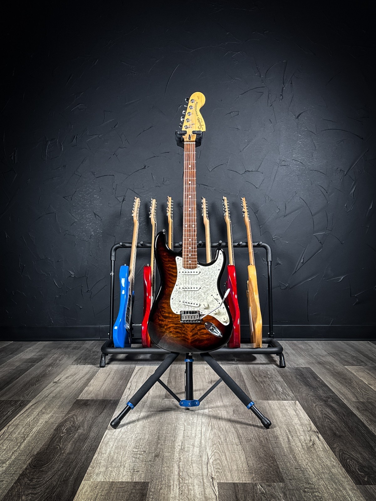 Squier Standard Stratocaster QMT Deluxe SSS – Quilt Maple, Pearloid Pickguard