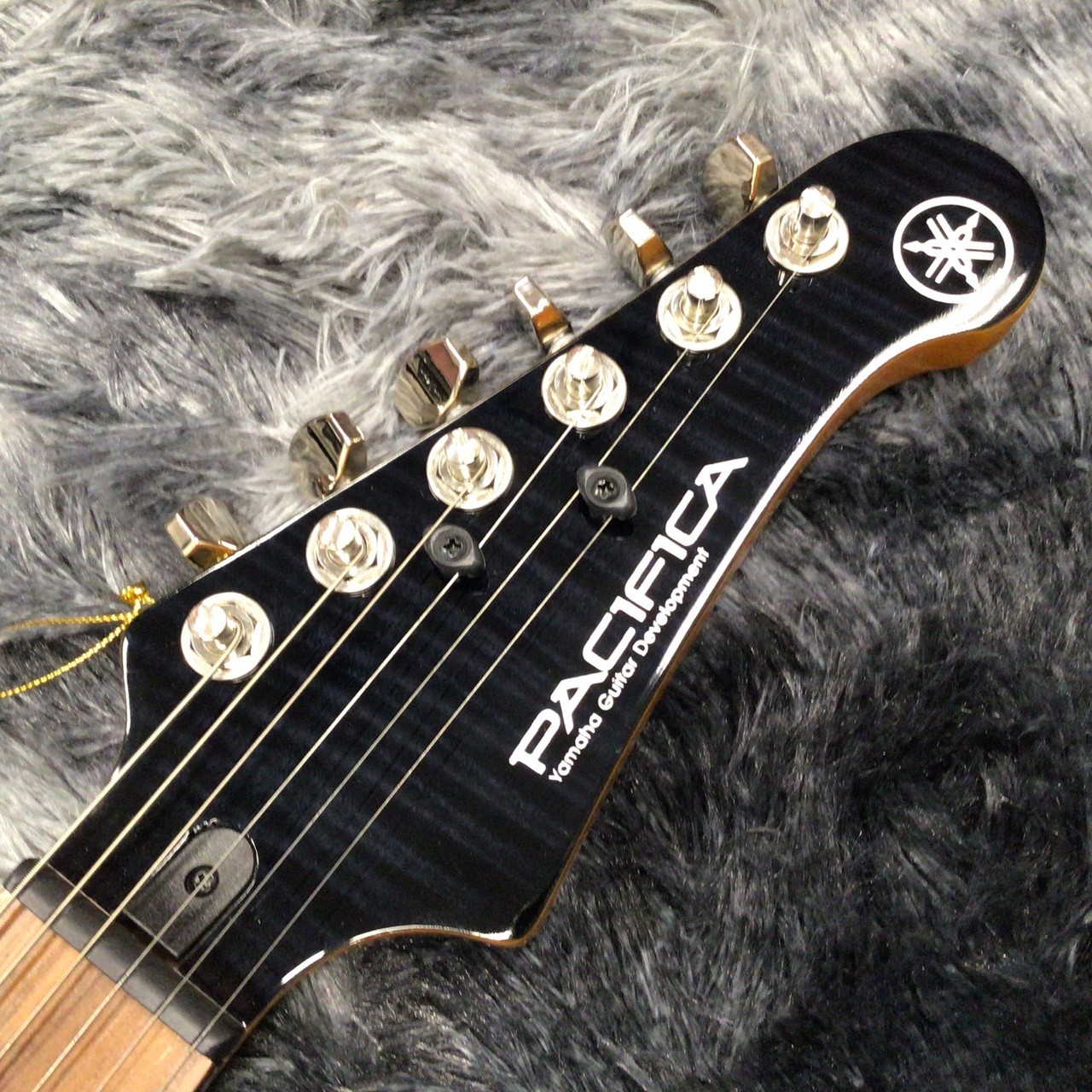 YAMAHA YAMAHA PACIFICA611VFM TBL Trancelucent Black 3.67kg