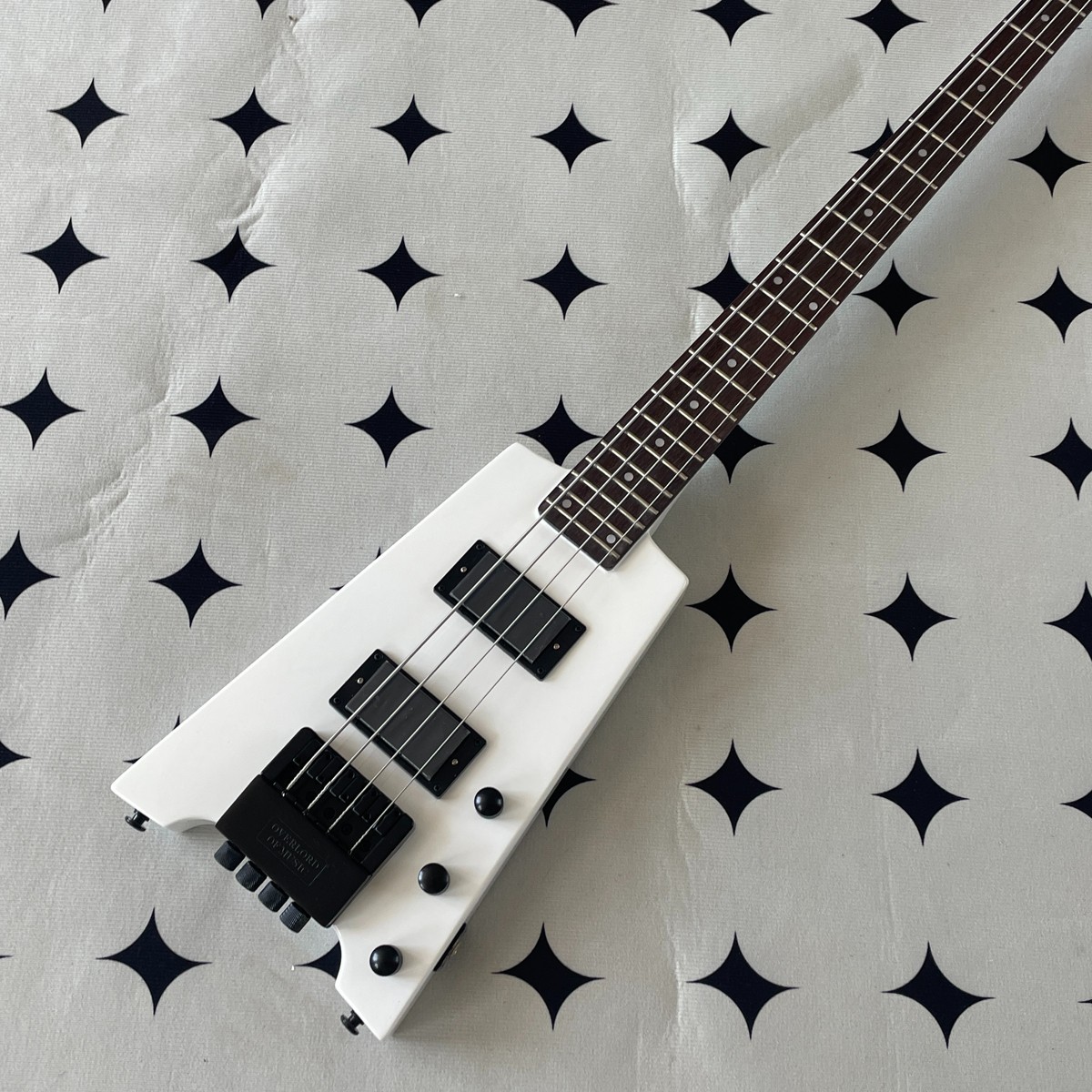 Headless bass; White; mahogany body; maple neck; headless portable guitar