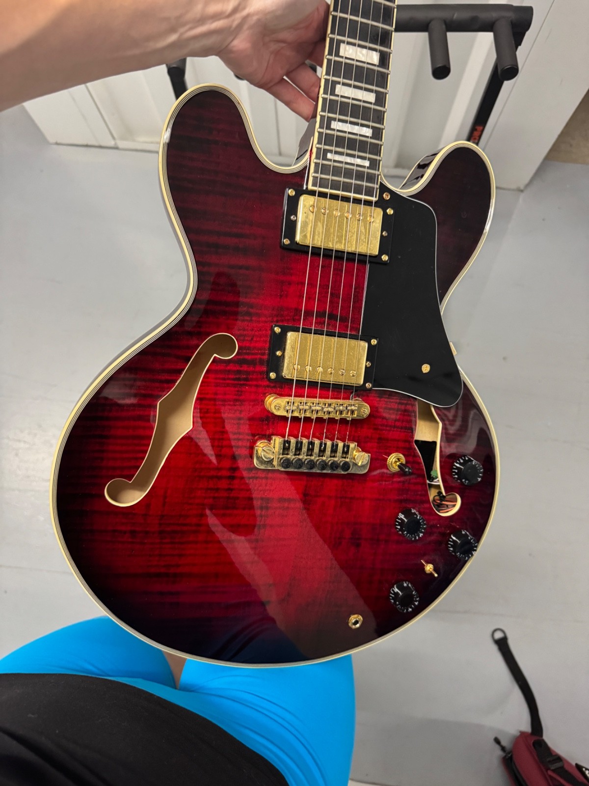 AIO SH-335 Semi-Hollow Electric Guitar – Red Burst