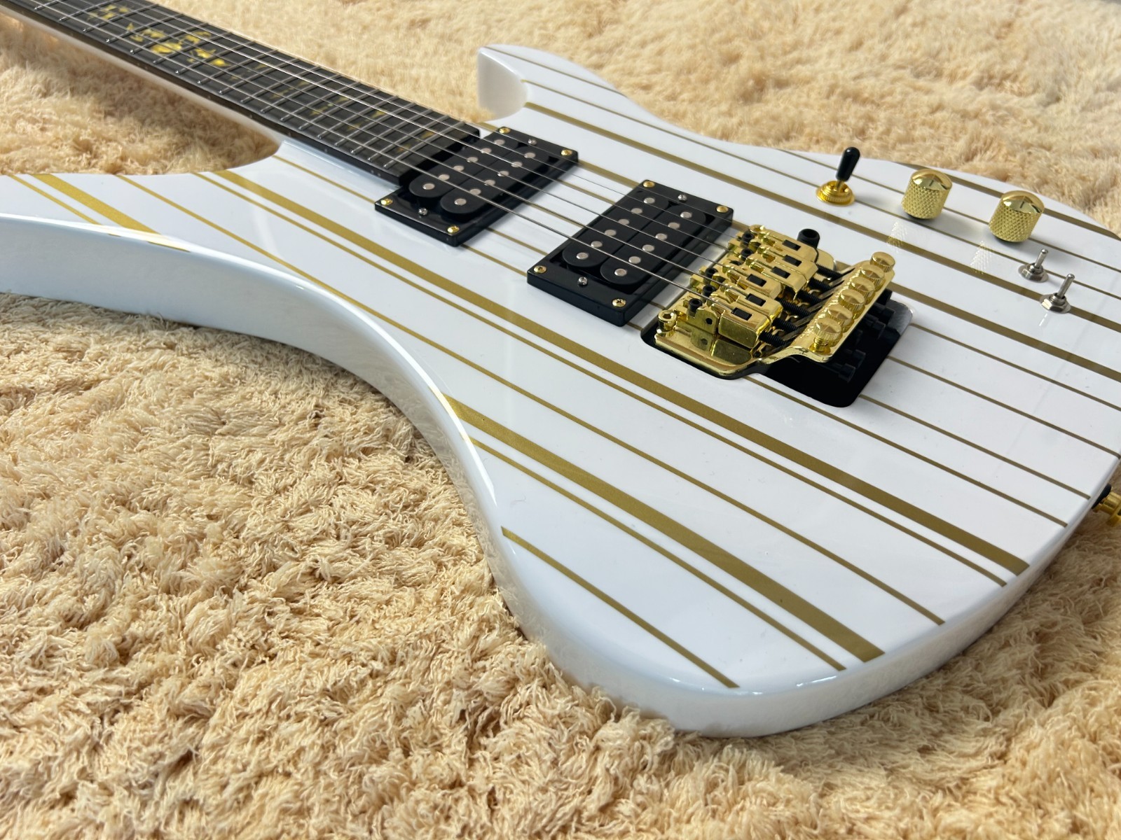 White&Gold Synyster Gates Electric Guitar Gold SYN Death Bat Rosewood Fretboard