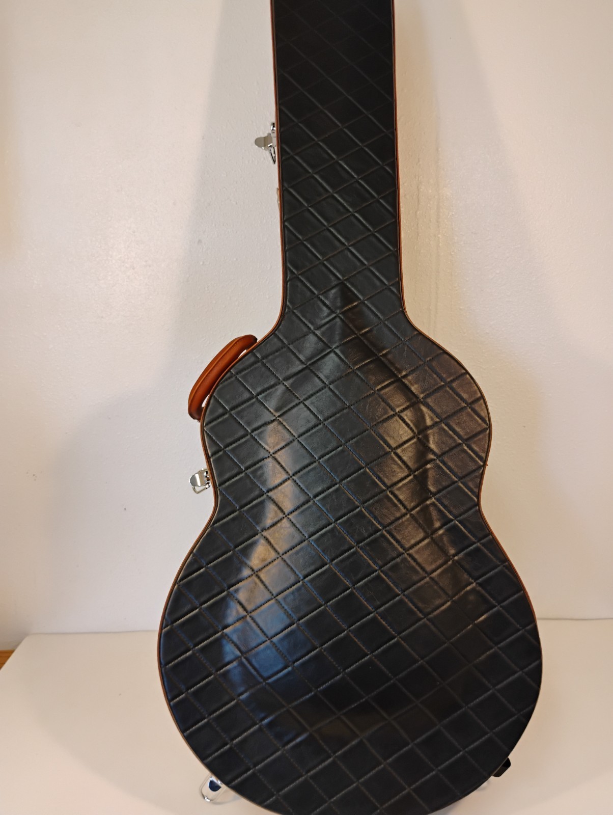 Epiphone Riviera 2014 P93 PR with diamond stitch hardshell case.