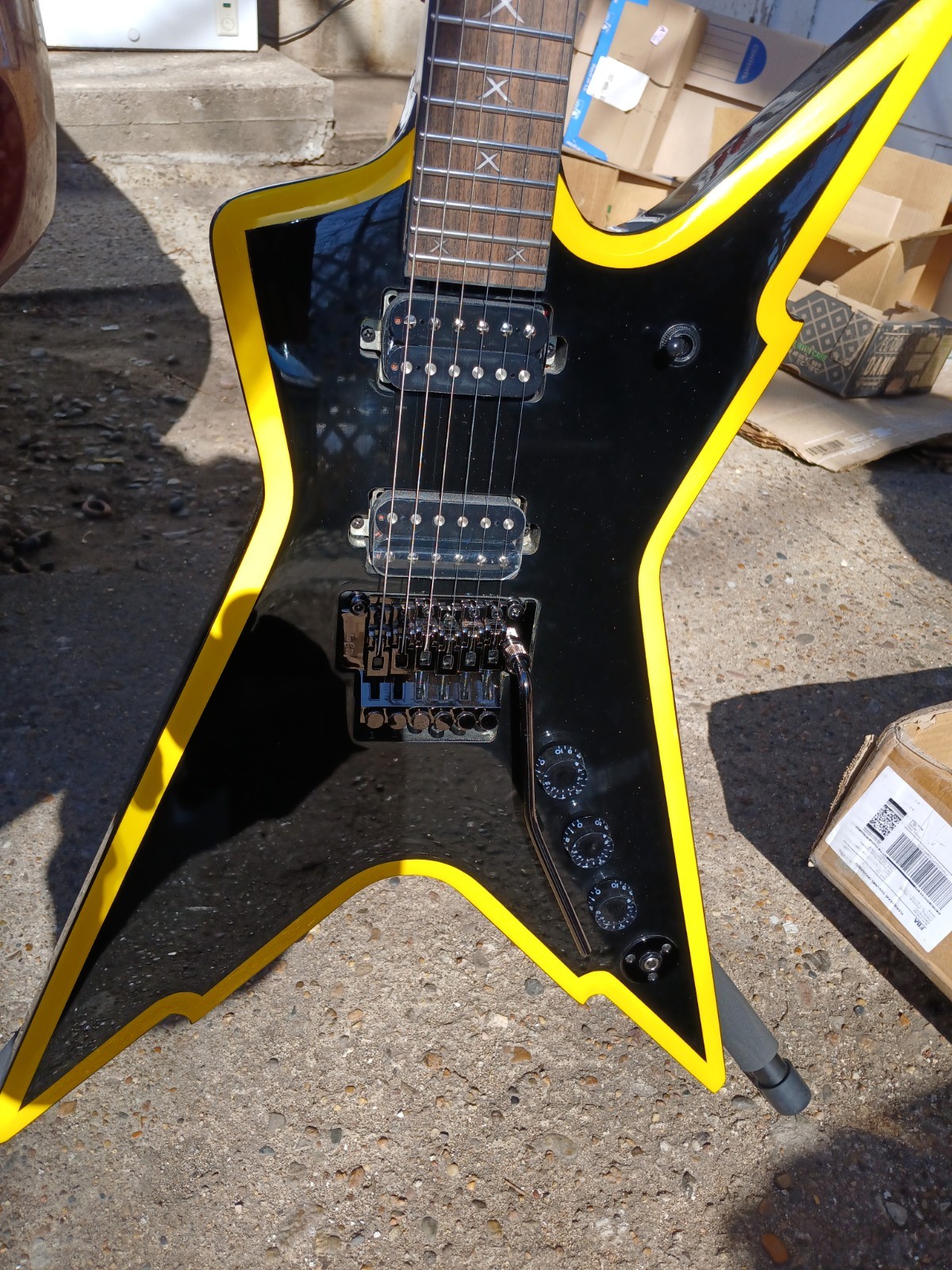 Dimecastor think Dean with xtras-luthier setup