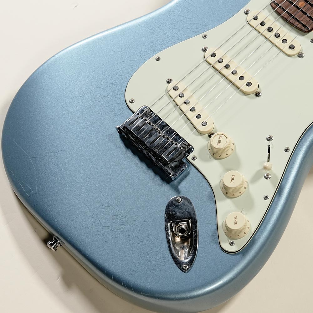Fender American Ultra Luxe Vintage 60s Strat Ice Blue Metallic [US25016320]