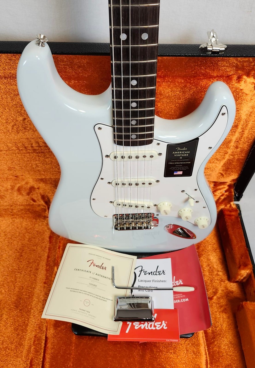 Fender American Vintage 1965 Stratocaster, Round-Lam Rosewood Fingerboard, Sonic