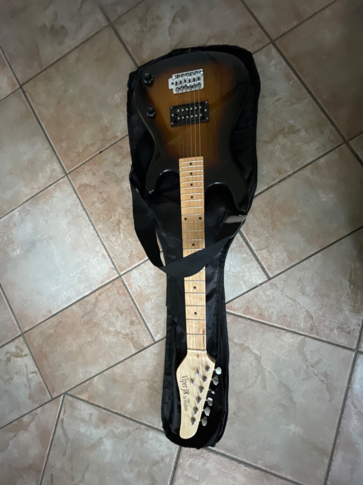 Dark Brown Electric Guitar Viper Jr GE36 by BGuitars with Huntington Amp