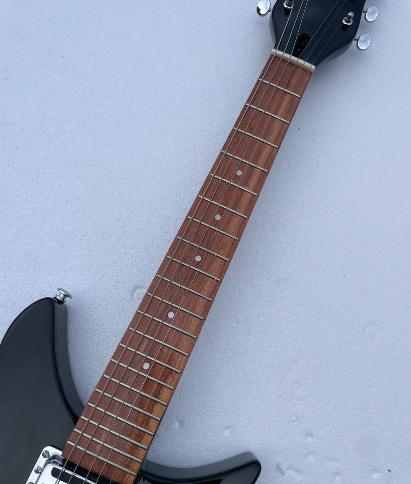 20.7 Inches Scale Length 6 String Electric Guitar Glossy Black Finish Solid Body