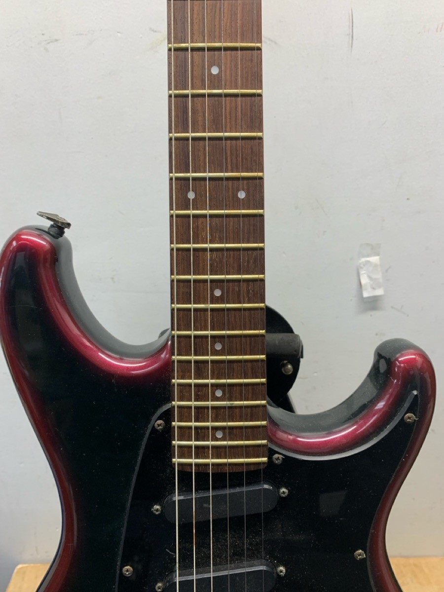 IBANEZ ELEC GUITAR ROADSTAR II- DEEP WINE. (E10043139)
