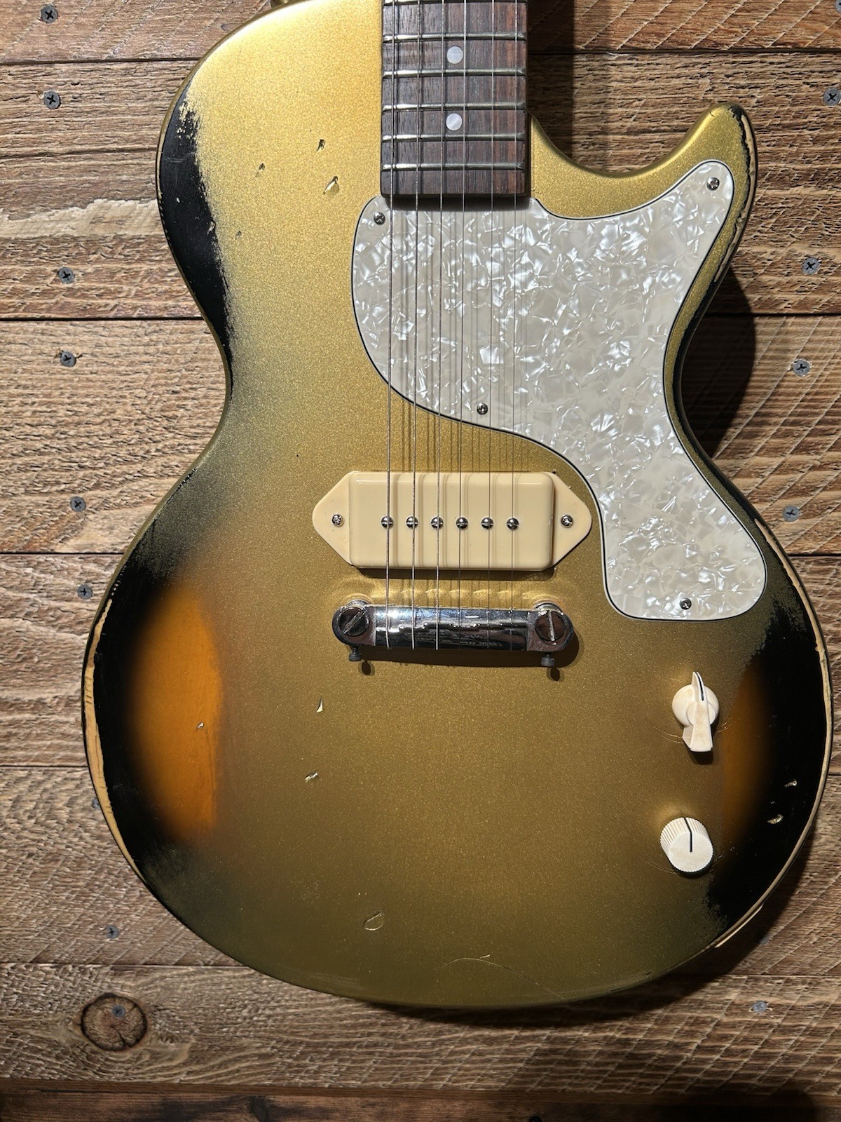 Epiphone Les Paul Junior P90 – Aztec Gold Nitro over Sunburst Road Worn