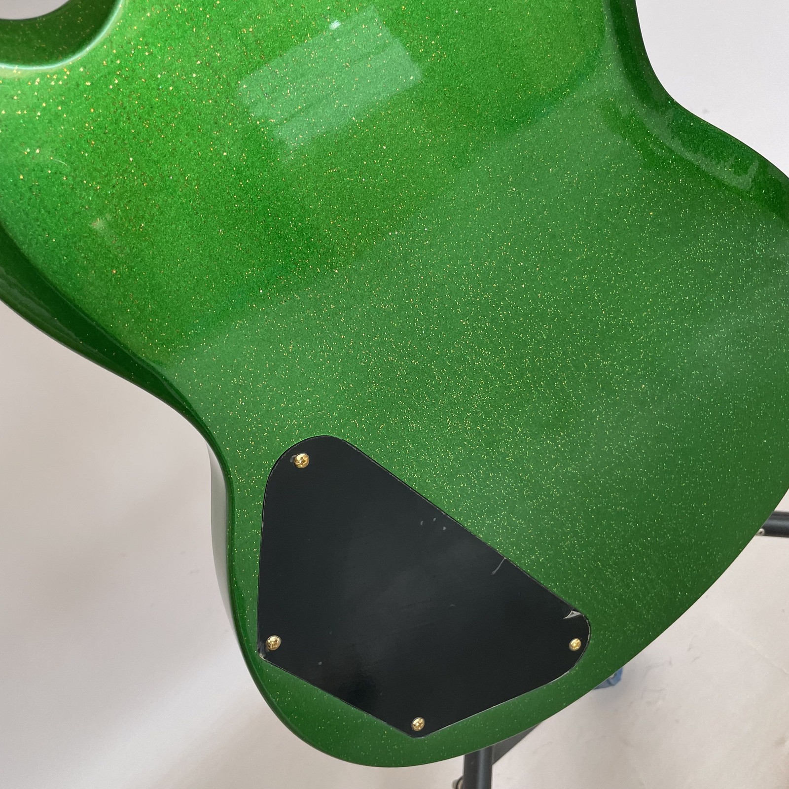 Metallic Green Solid Body Electric GuitarRounded fret Edge Heavy Metal Bone Nut