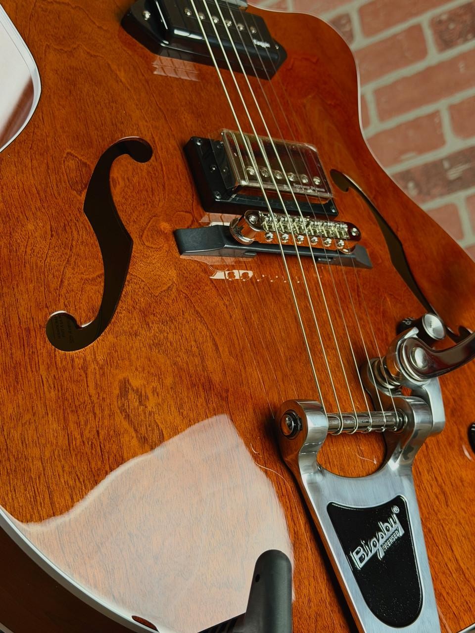 Godin 5th Avenue Uptown Custom Hollow-Body Electric Guitar – Havana Brown
